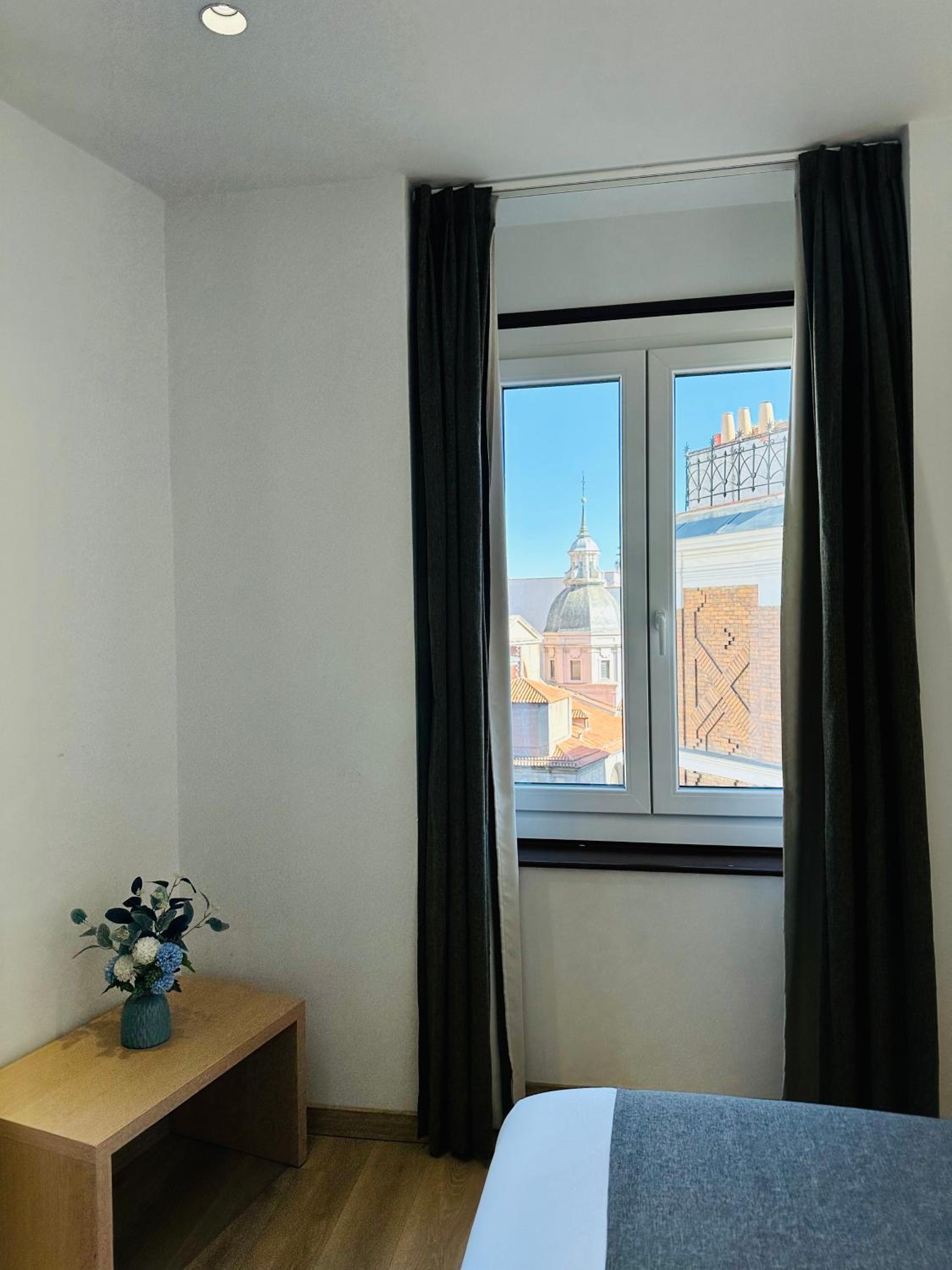 Superior Double Room with City View - Photo 1
