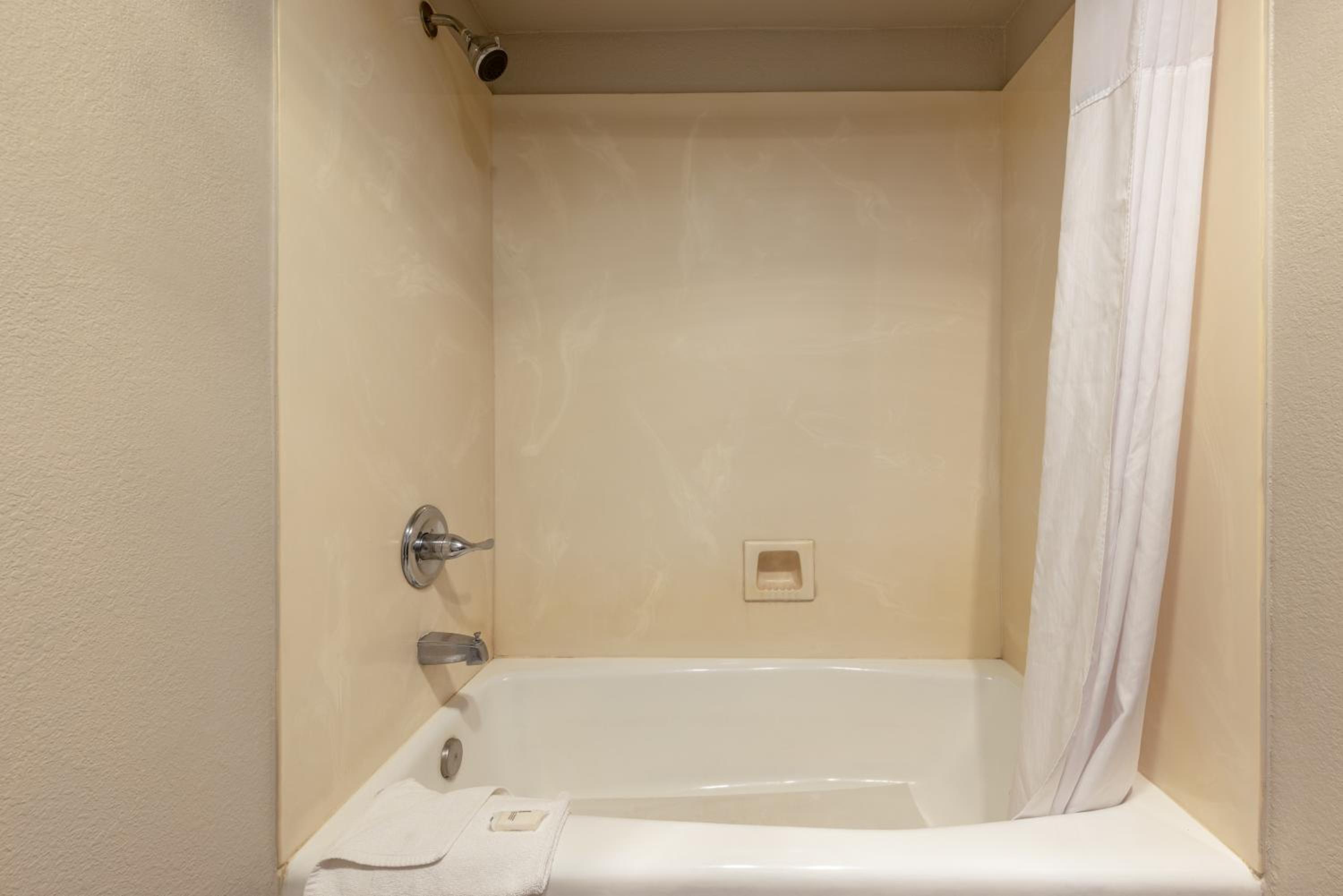 King Room - Non-Smoking photo 3