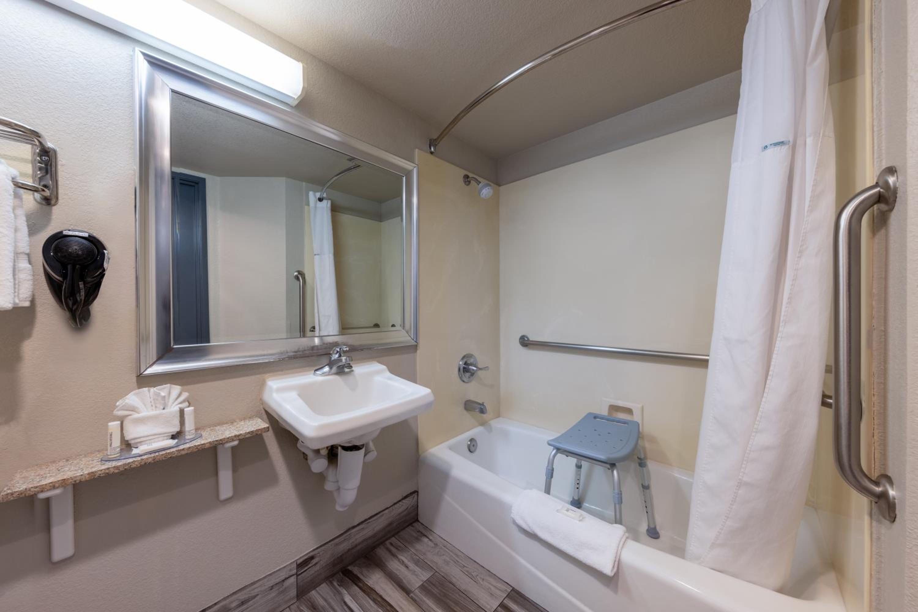 King Room - Disability Access - Non-Smoking