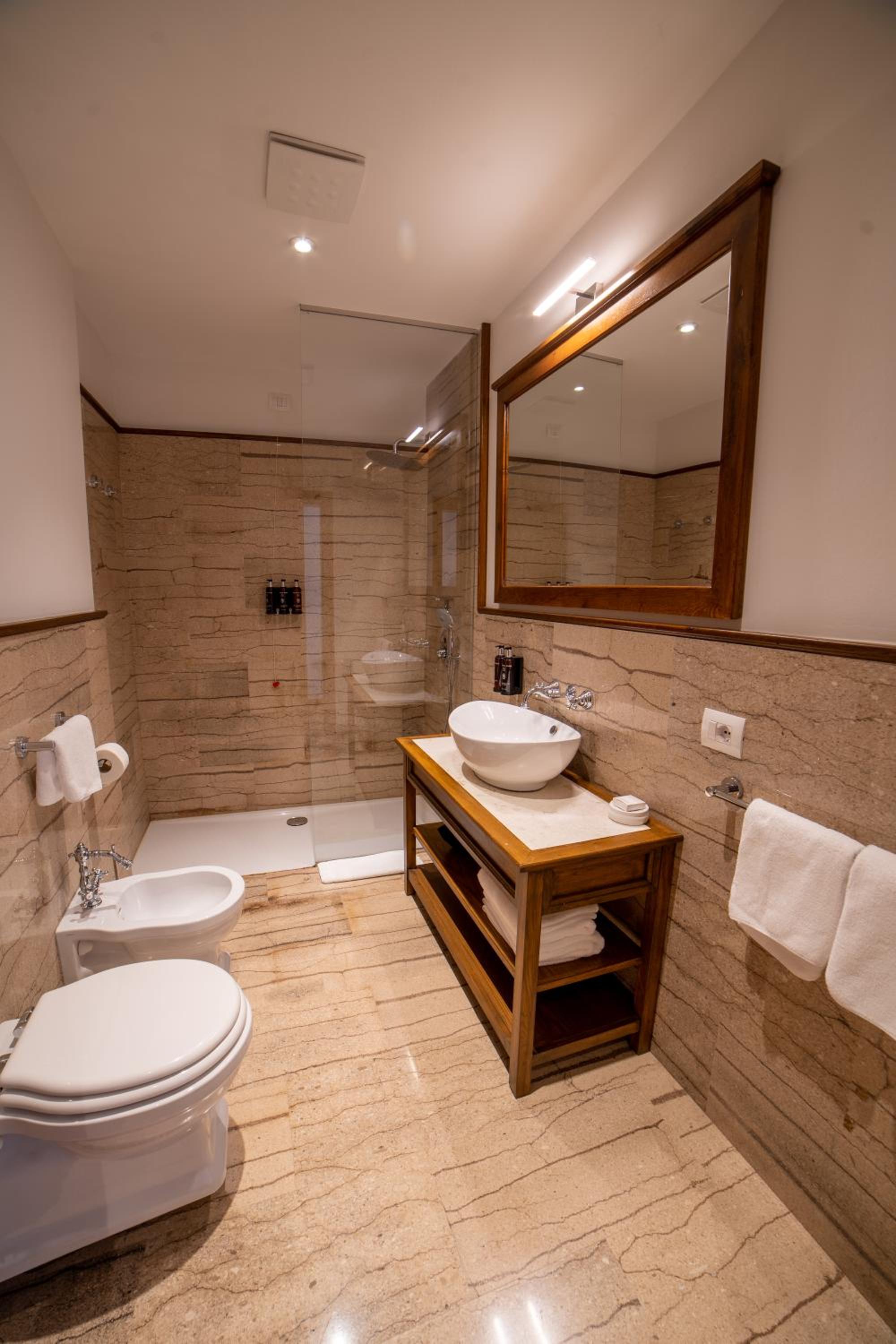 Standard Double or Twin Room photo 2
