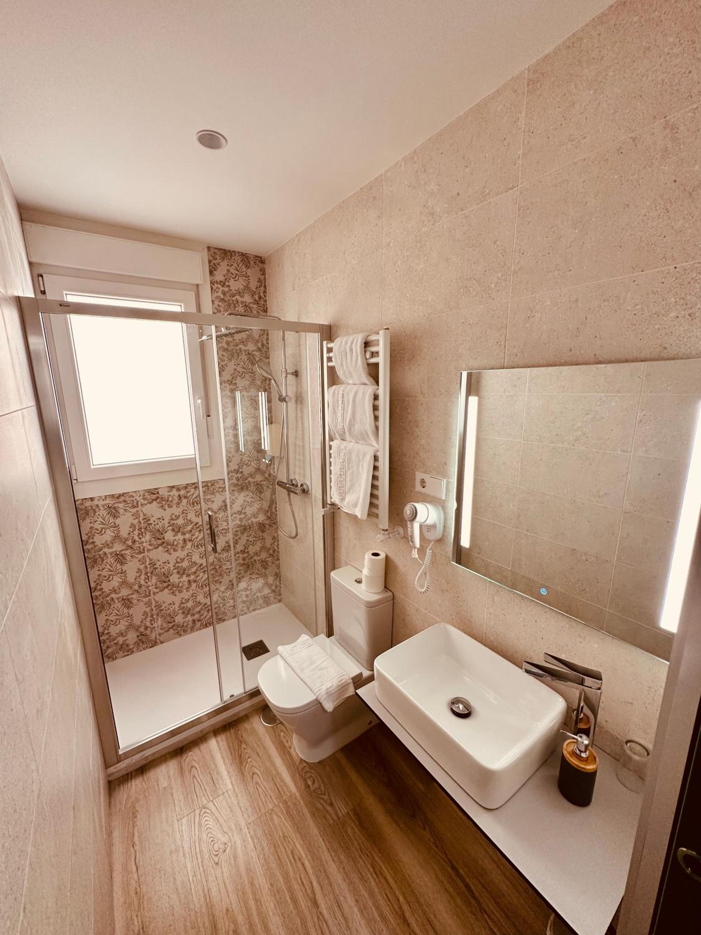 Double Room - Photo 4