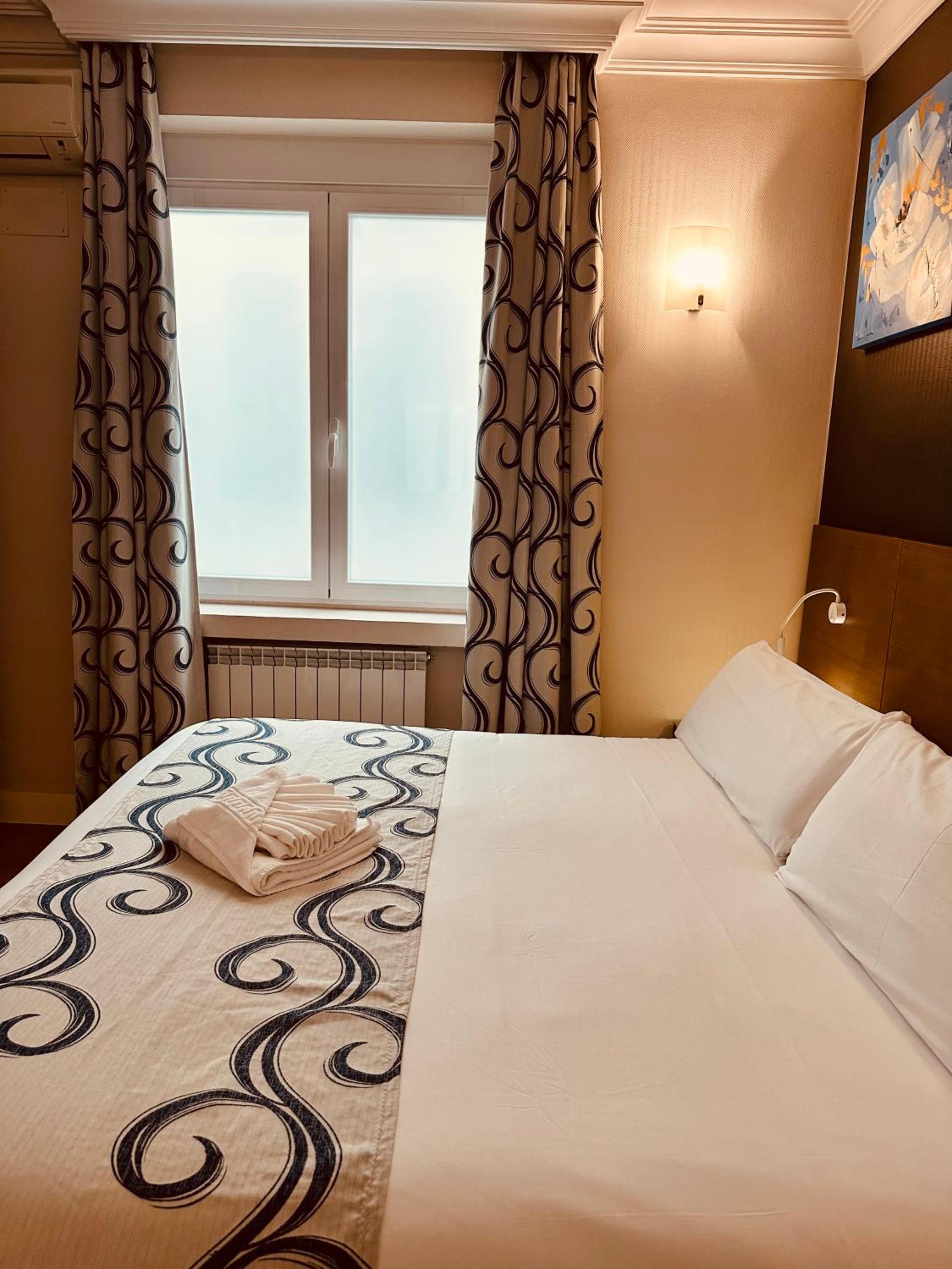 Double Room - Photo 6