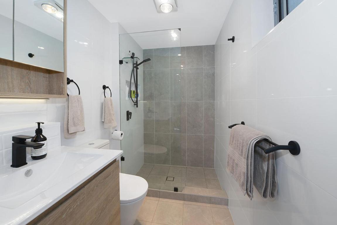 Queen Room Spa Bath Bedsitter photo 2