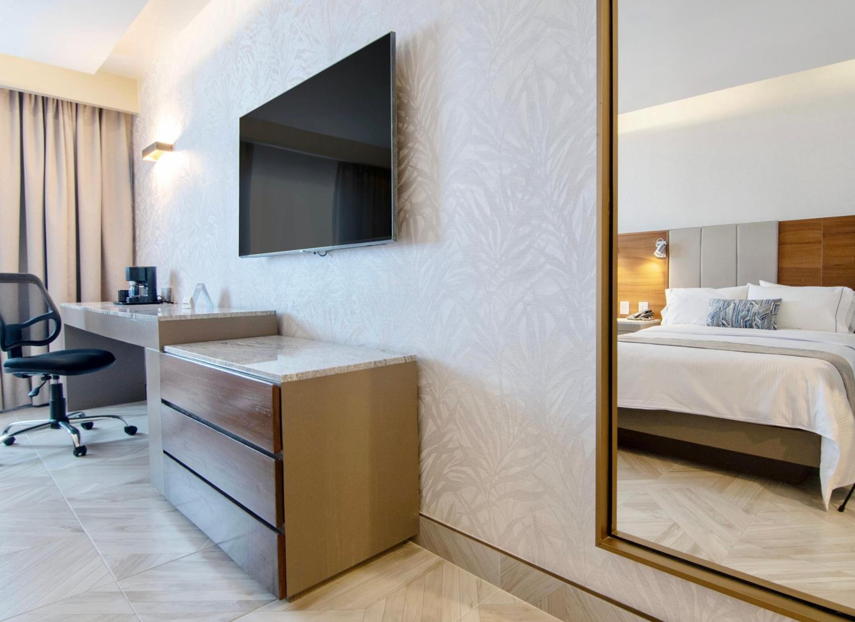 Double Room with Two Double Beds - Photo 9