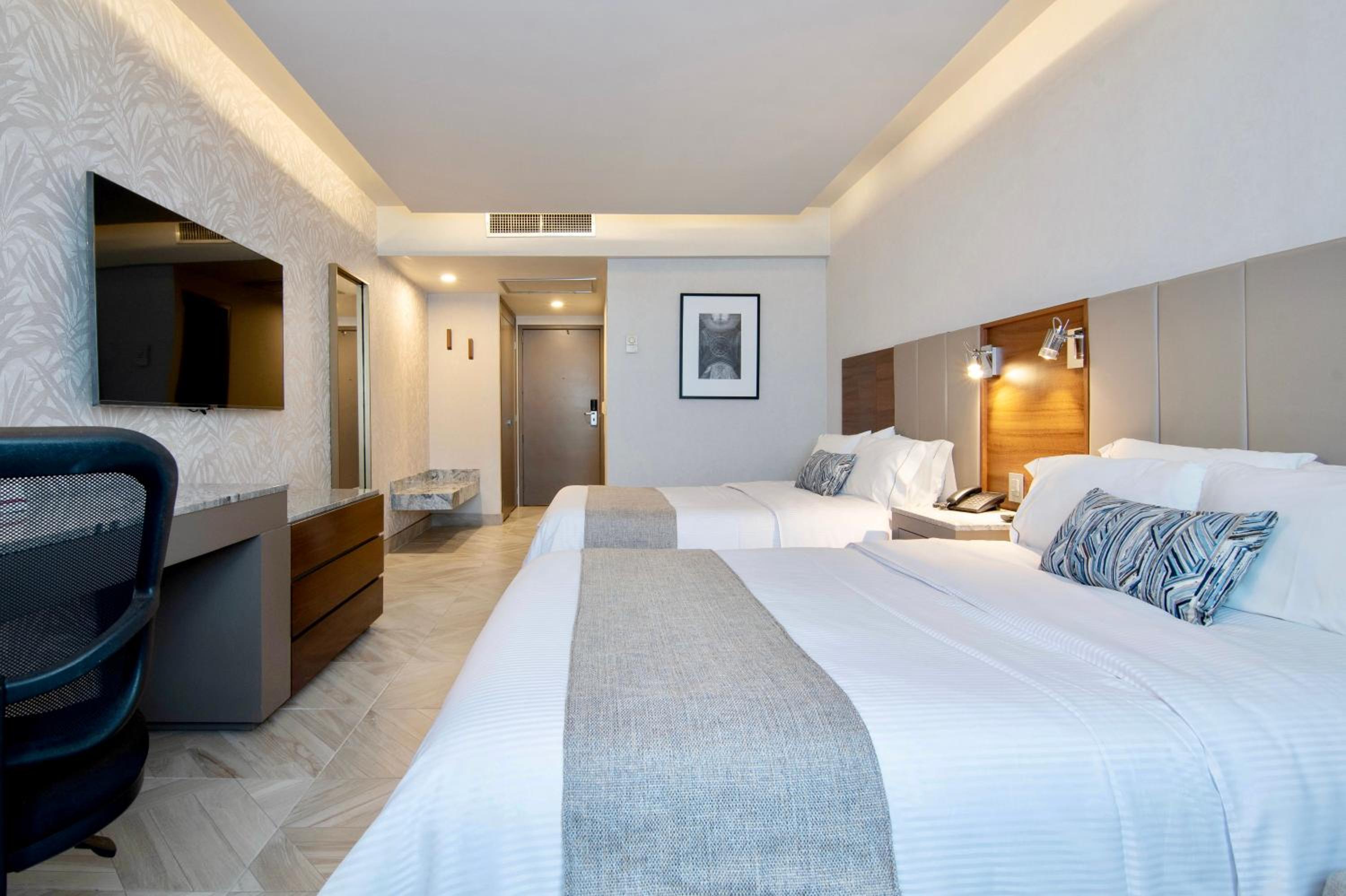 Double Room with Two Double Beds - Photo 1