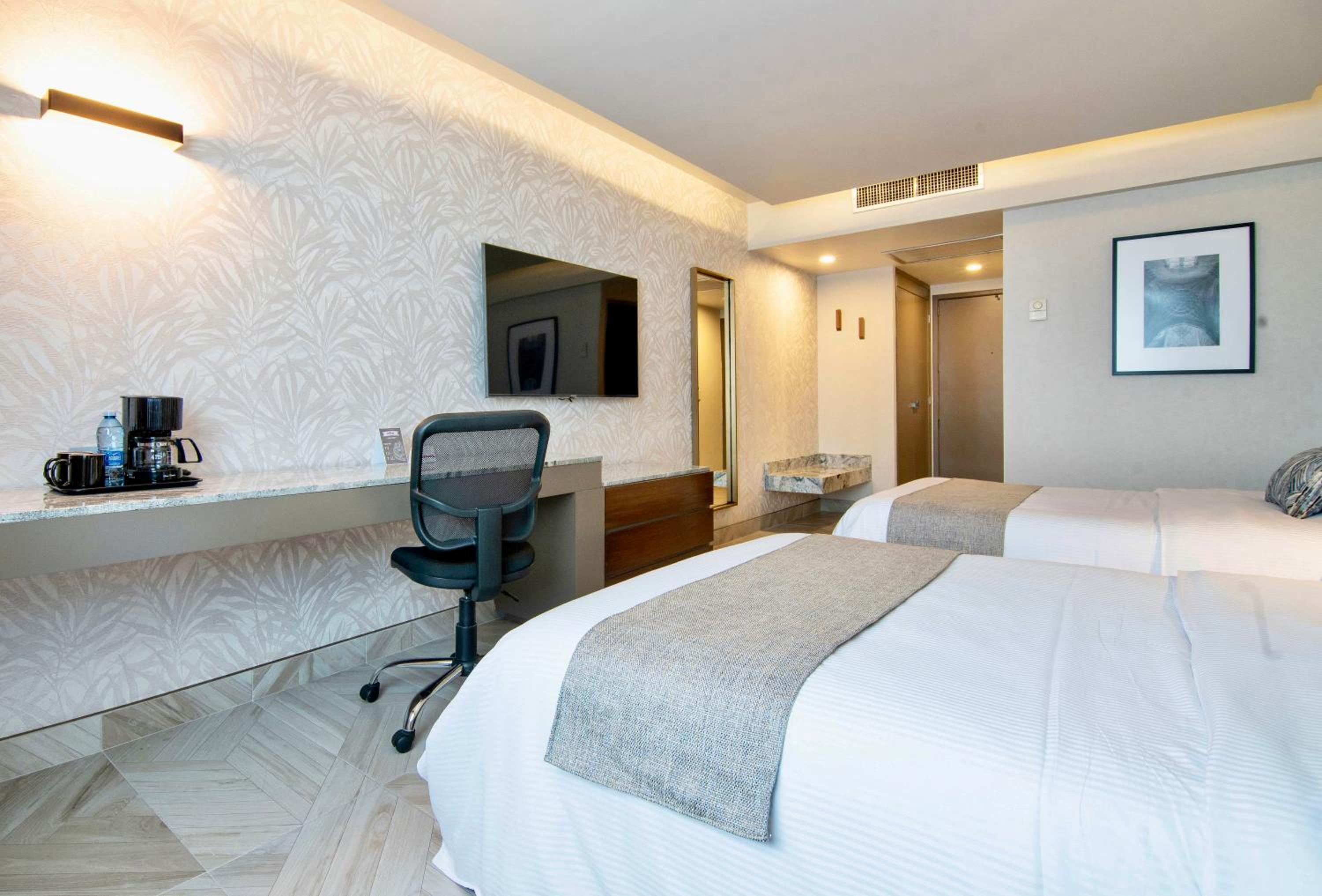 Double Room with Two Double Beds - Photo 4