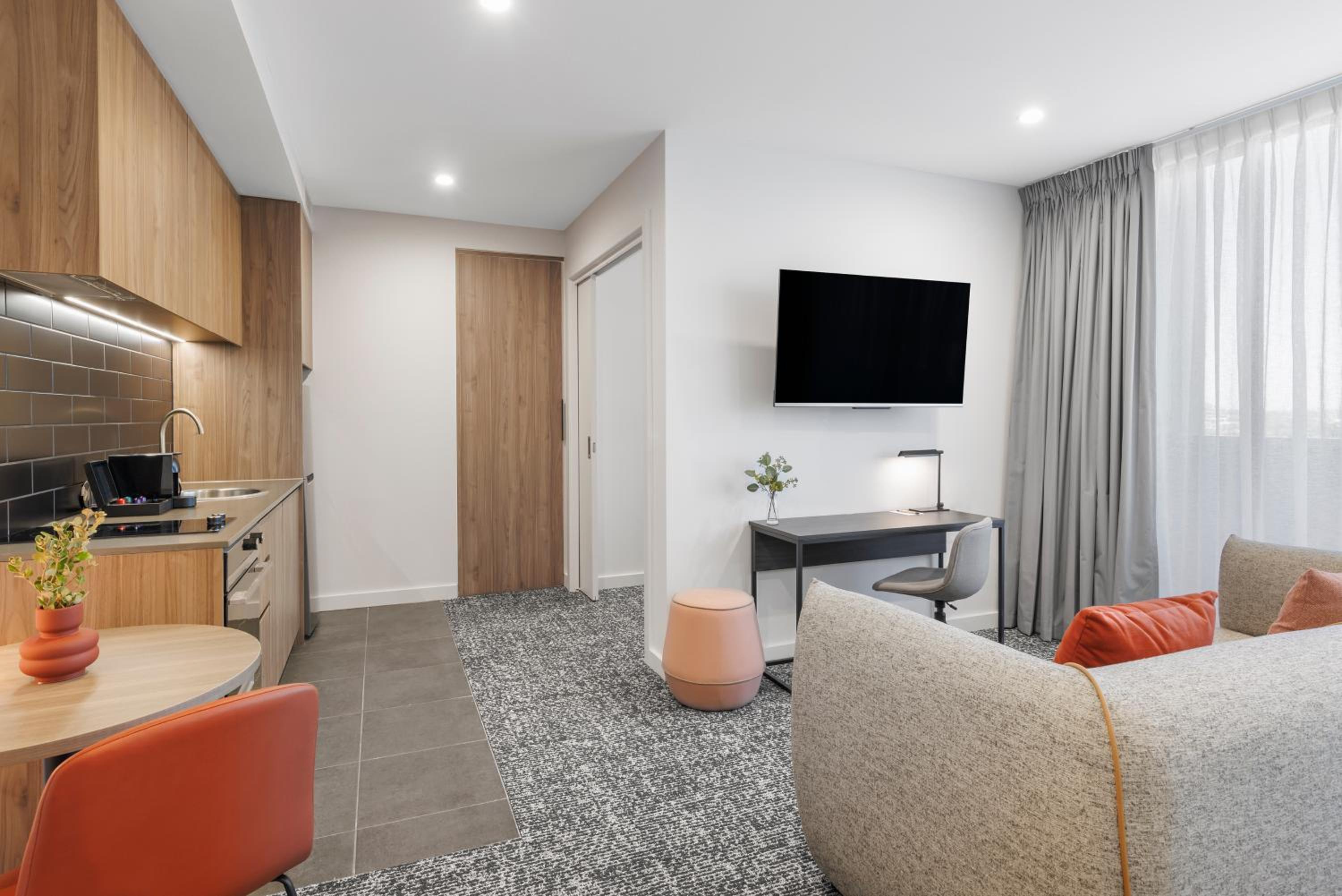 One-Bedroom Apartment - Photo 6
