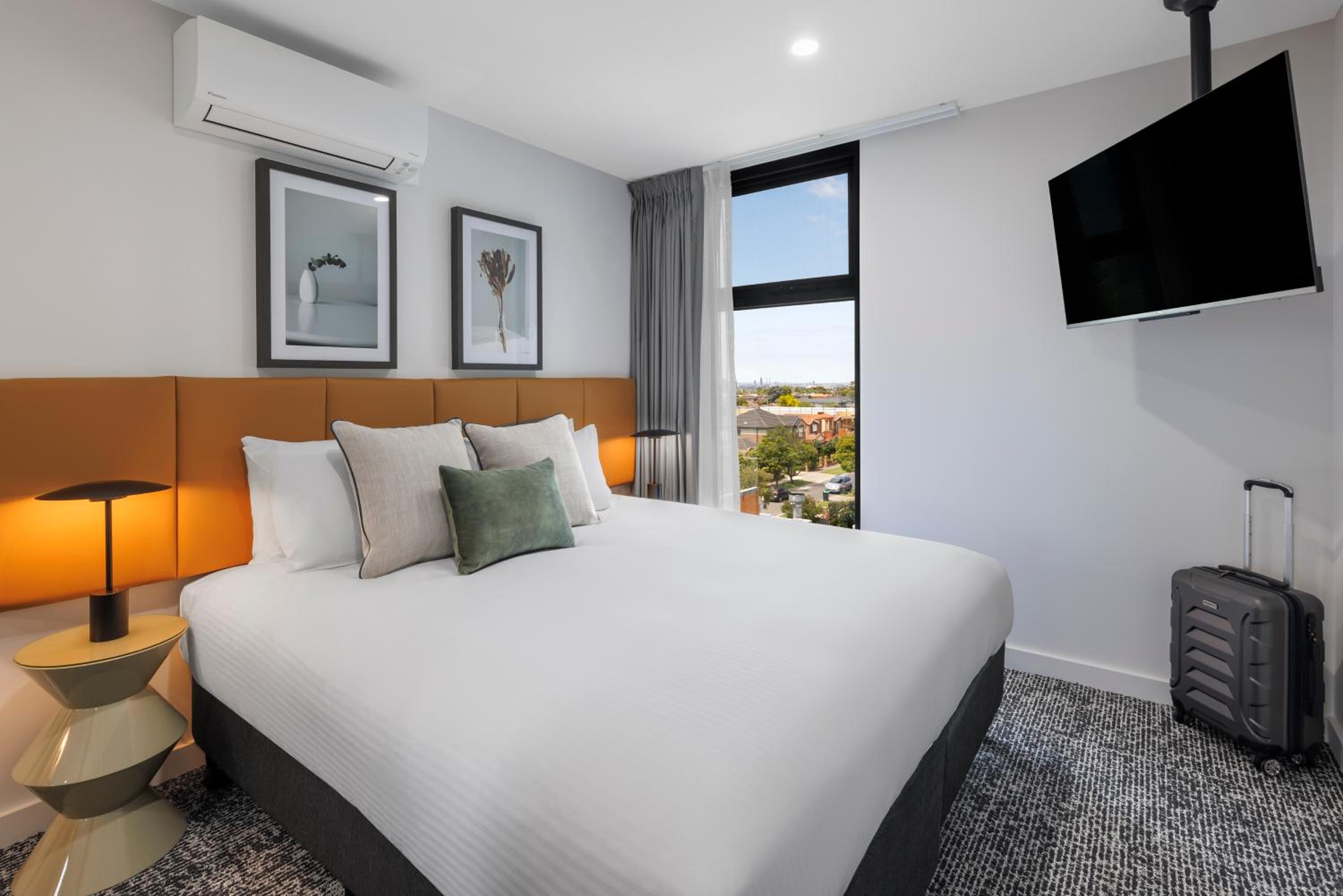 Superior One Bedroom Apartment - Photo 10
