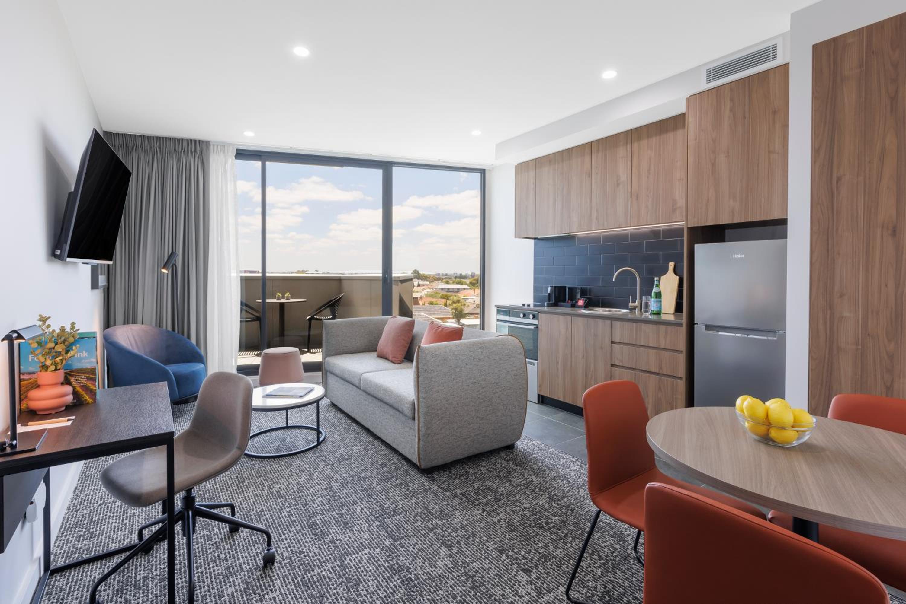 Superior One Bedroom Apartment - Photo 11
