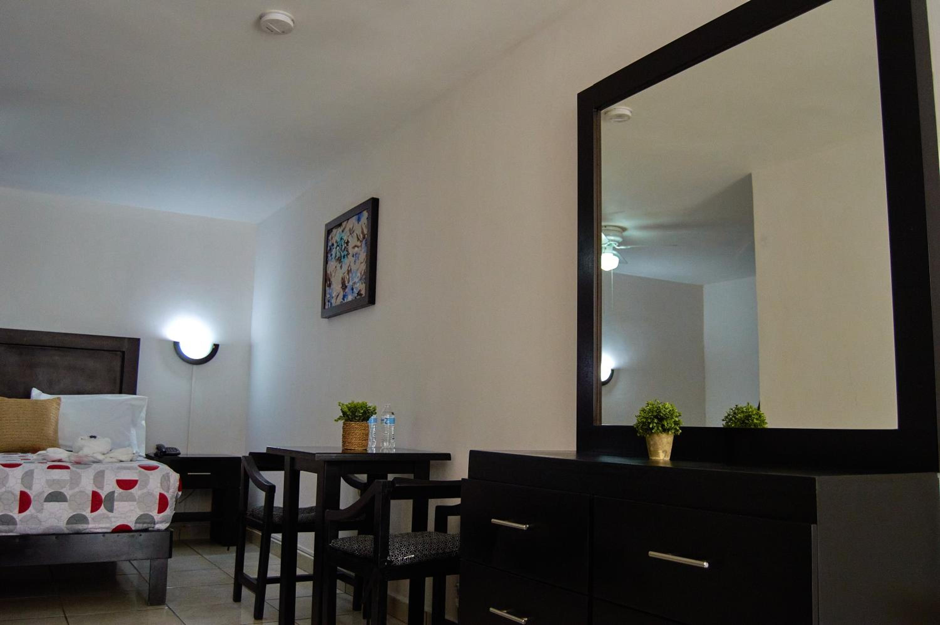 Deluxe Double Room with Two Double Beds photo 2