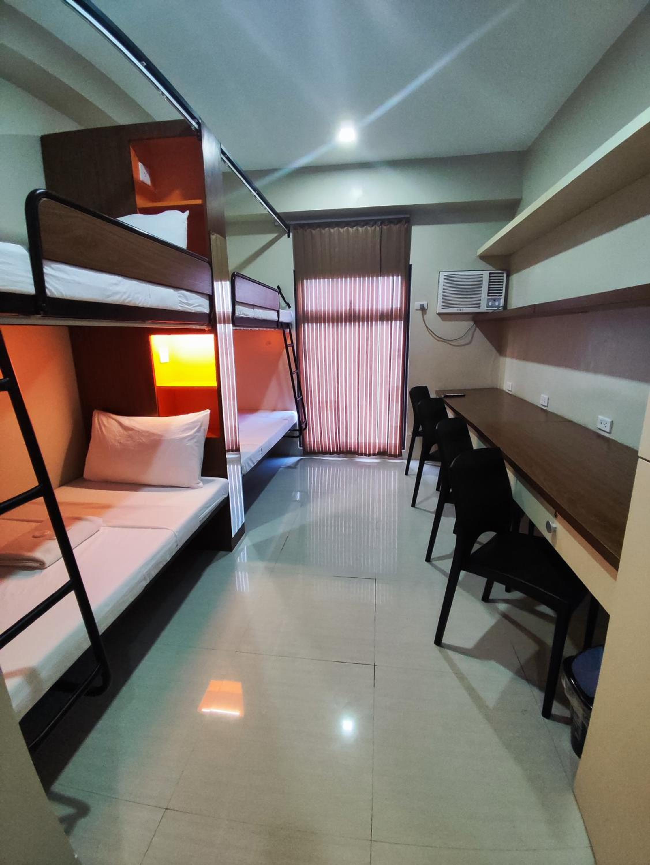 Economy Quadruple Room - Photo 4