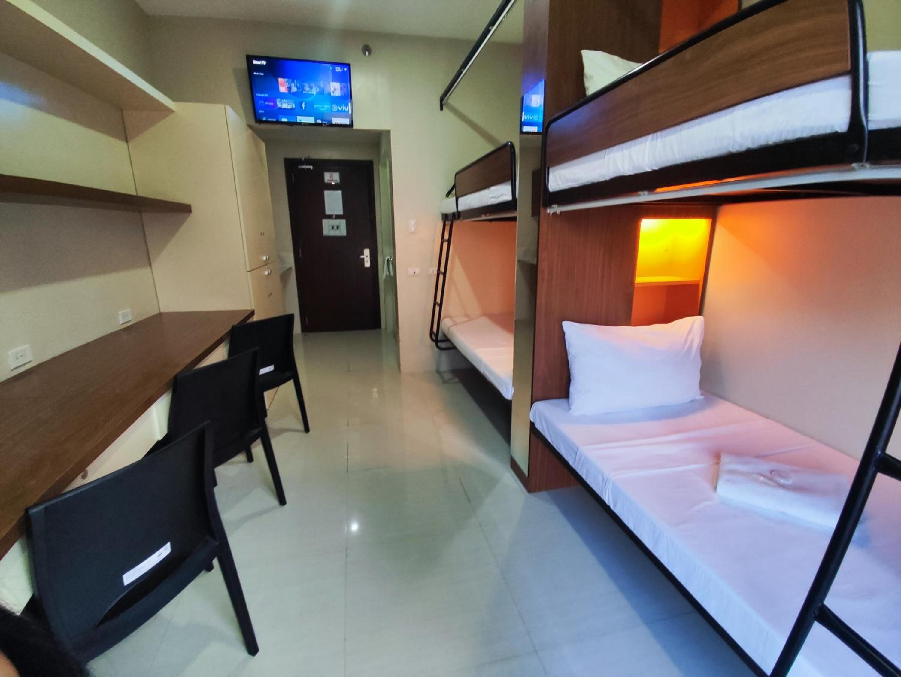 Economy Quadruple Room - Photo 5