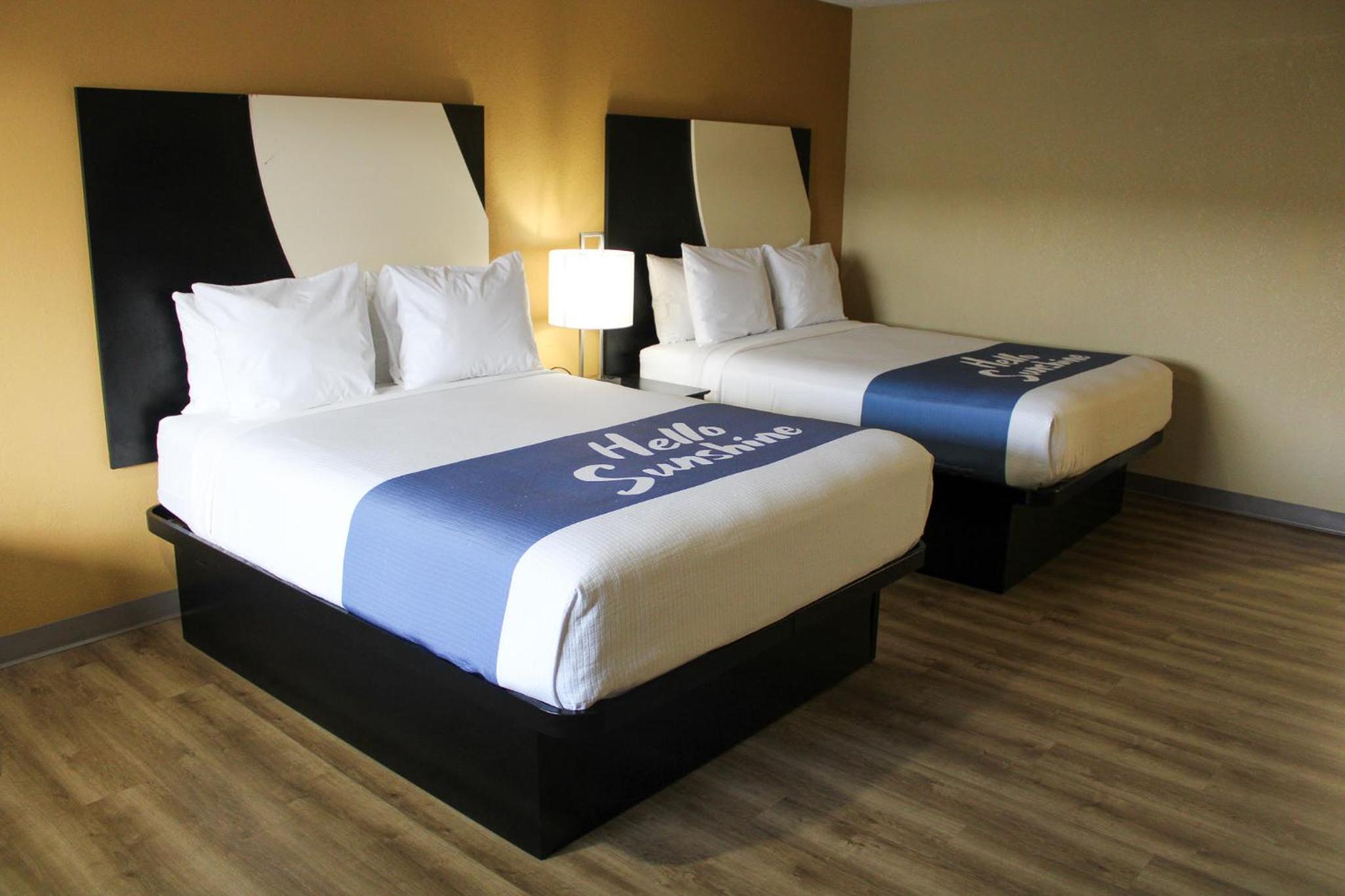 Queen Room with Two Queen Beds - Non-Smoking - Photo 1