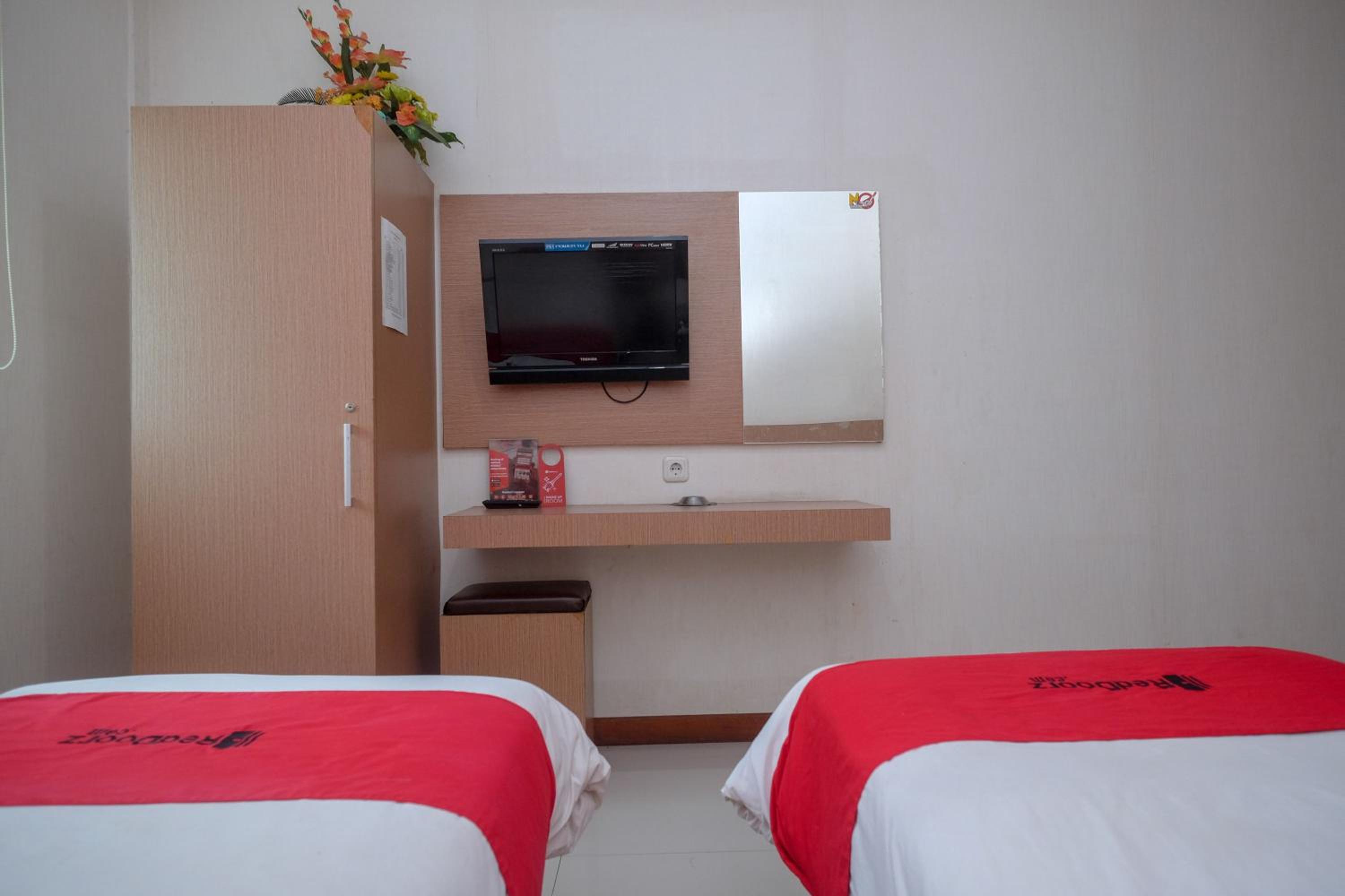Economy Twin Room photo 2