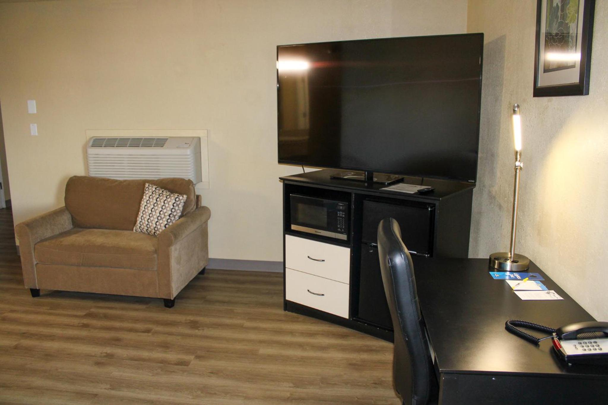 King Room - Non-Smoking - Photo 1