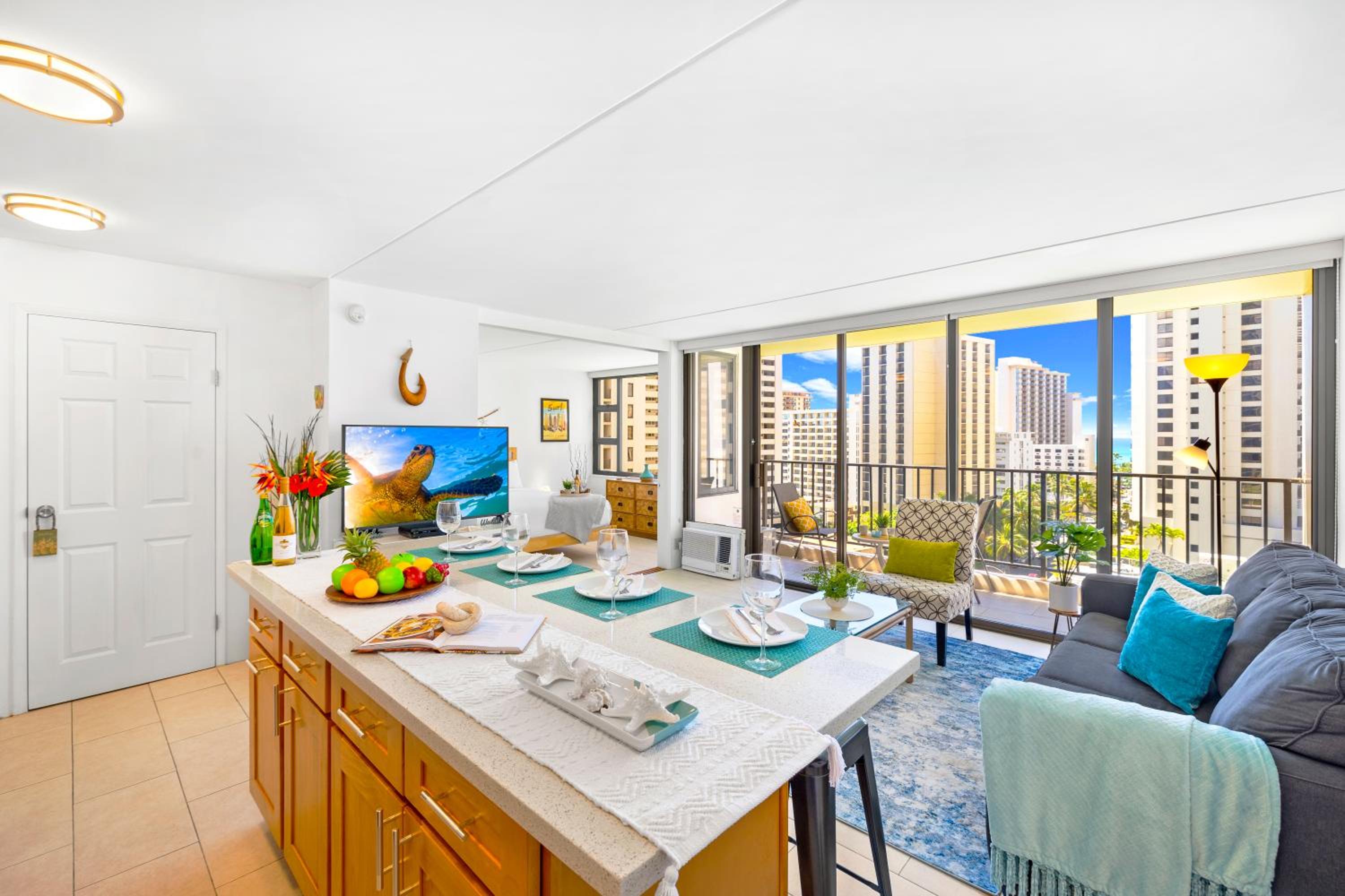 Waikiki condo with lanai & pool access, 1 block to the beach: One-Bedroom Apartment photo
