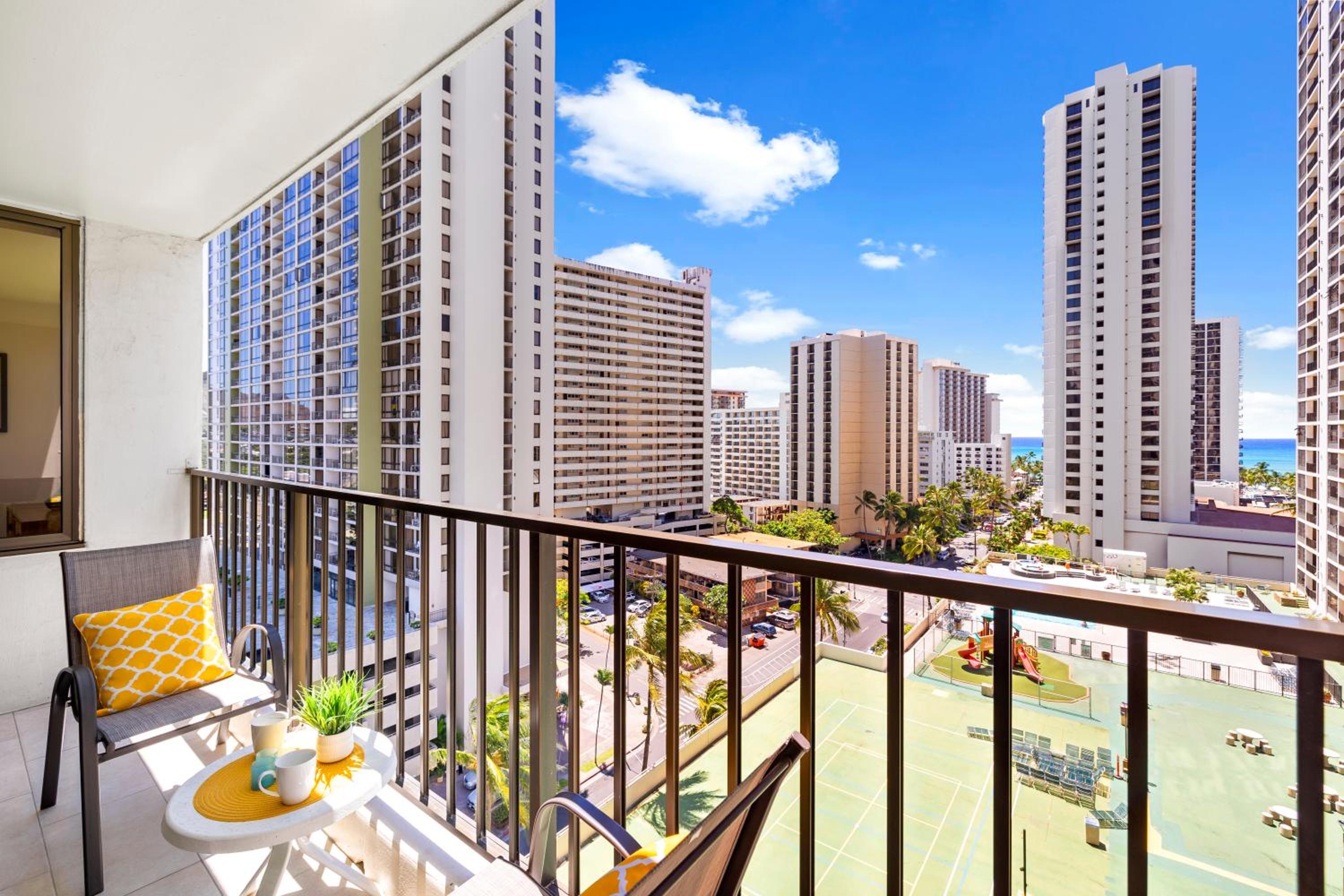 Waikiki condo with lanai & pool access, 1 block to the beach: One-Bedroom Apartment photo