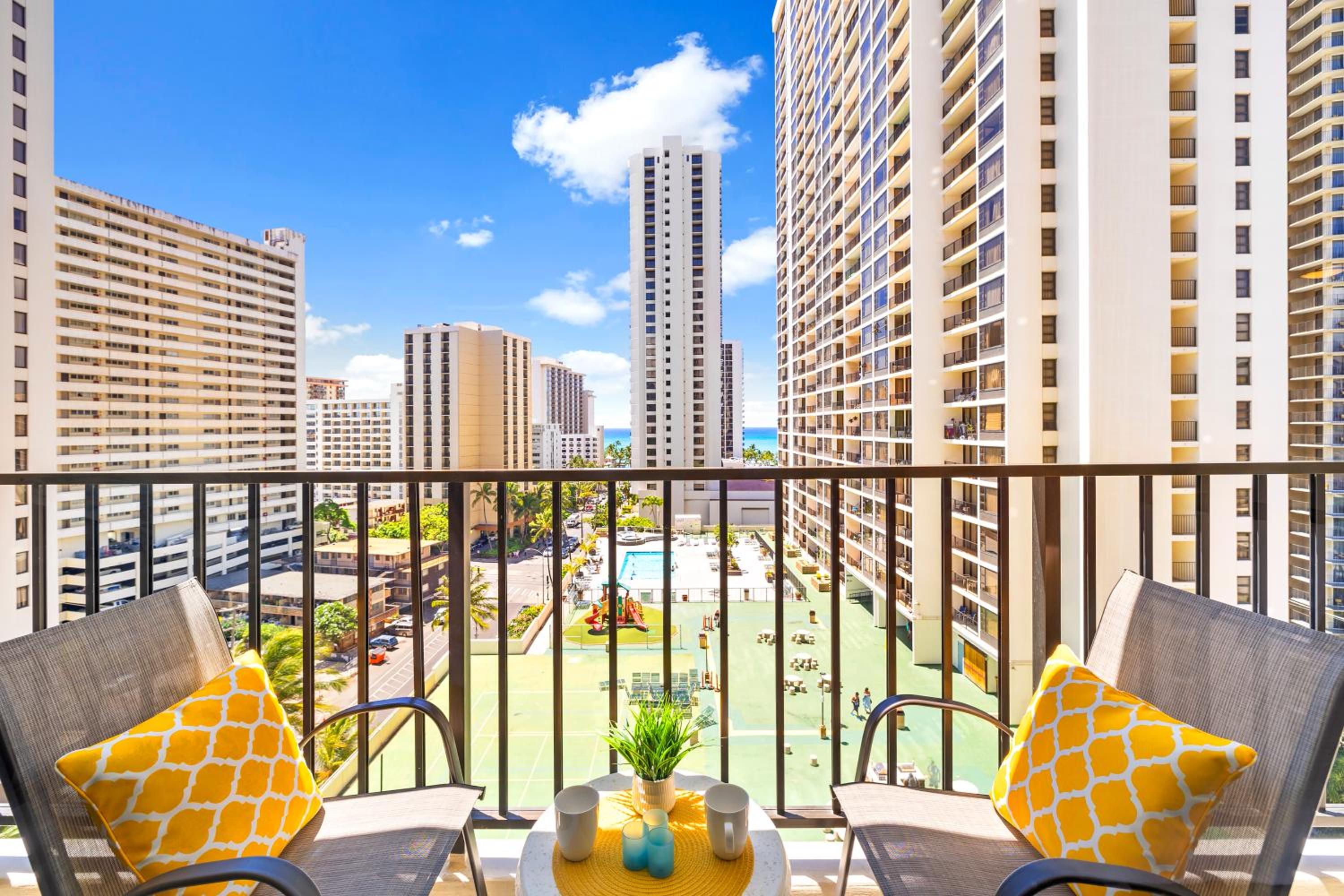 Waikiki condo with lanai & pool access, 1 block to the beach: One-Bedroom Apartment photo