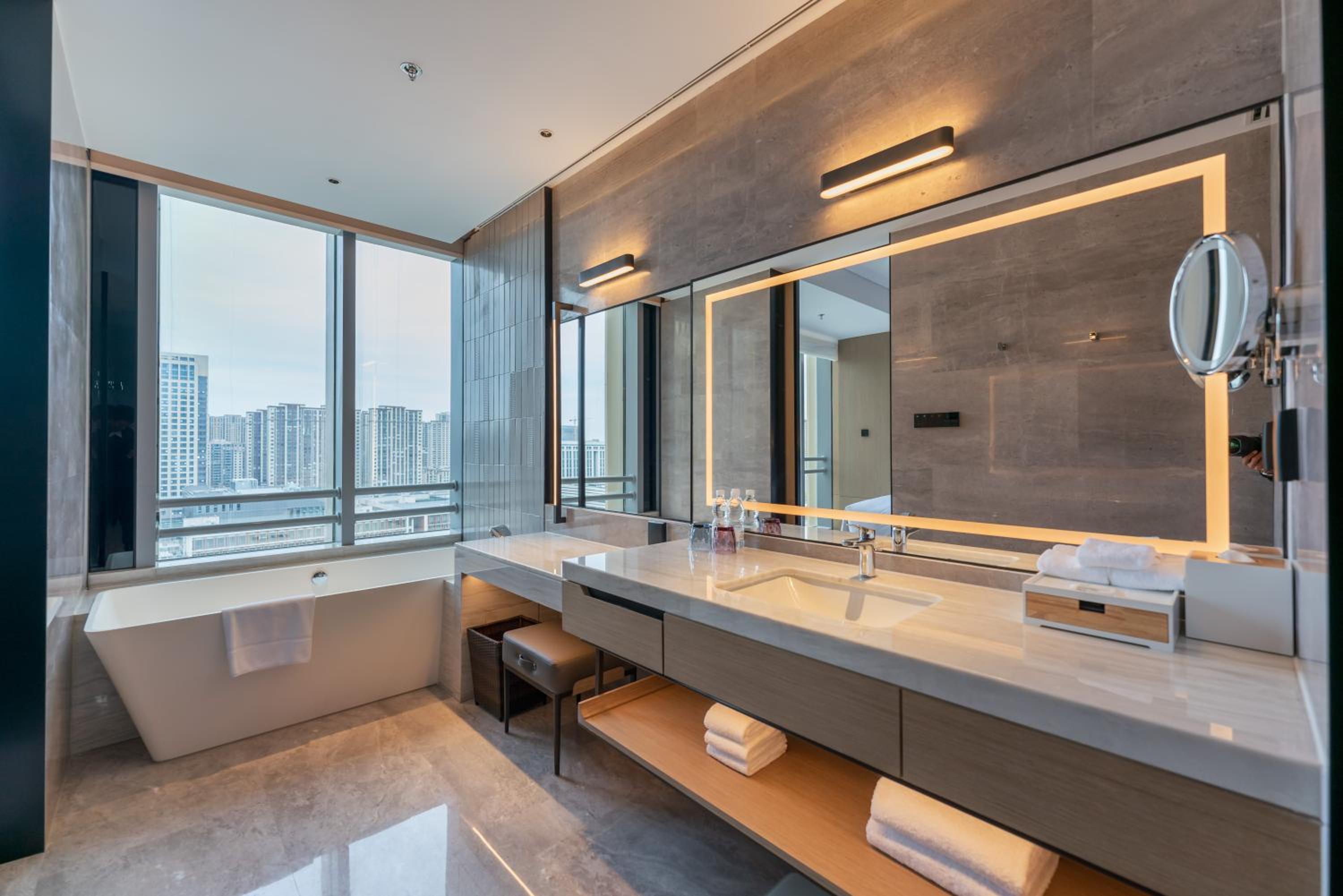 Executive Double Room with Two Double Beds and City View - Club Level