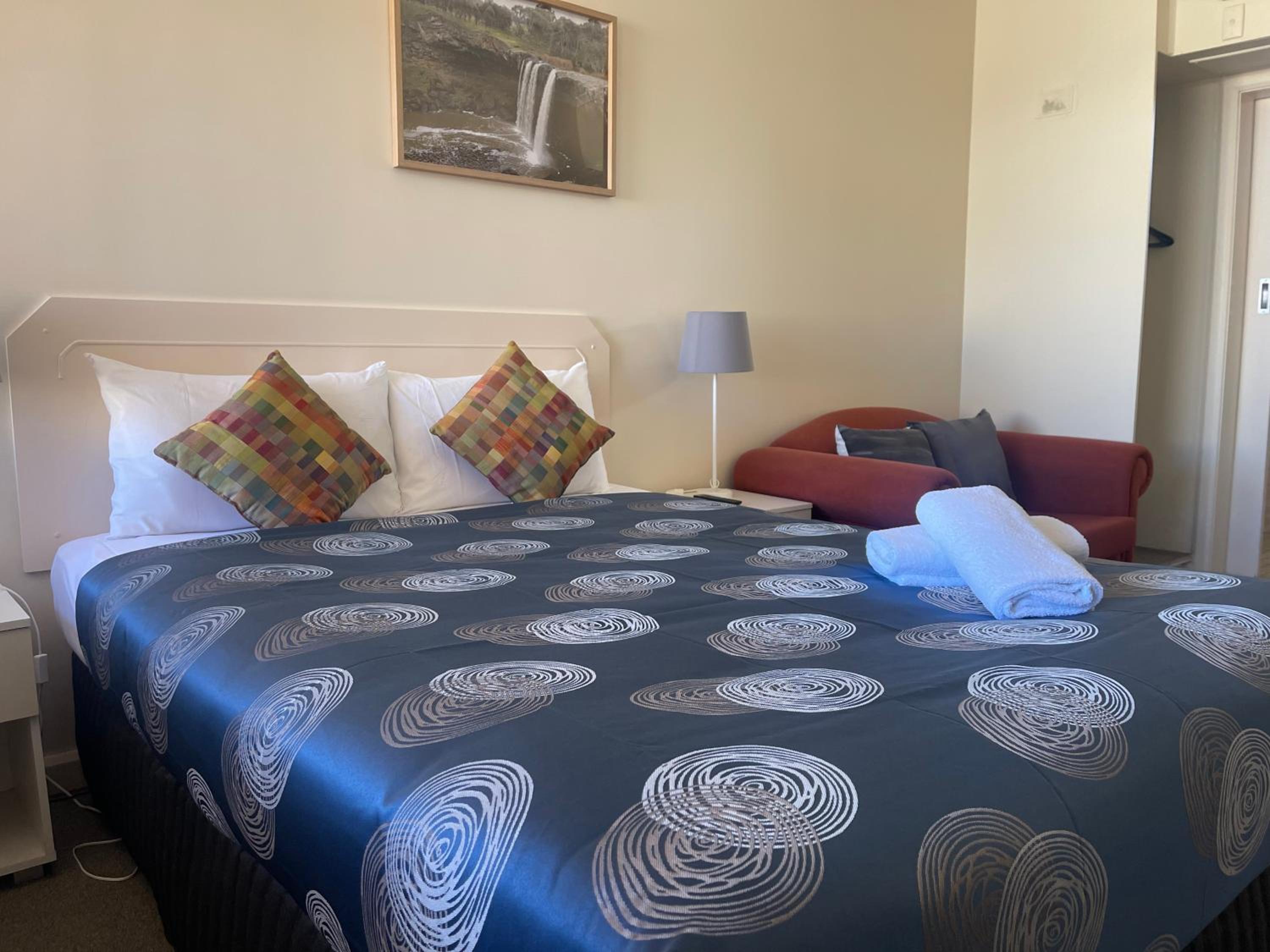 Queen Room photo 1
