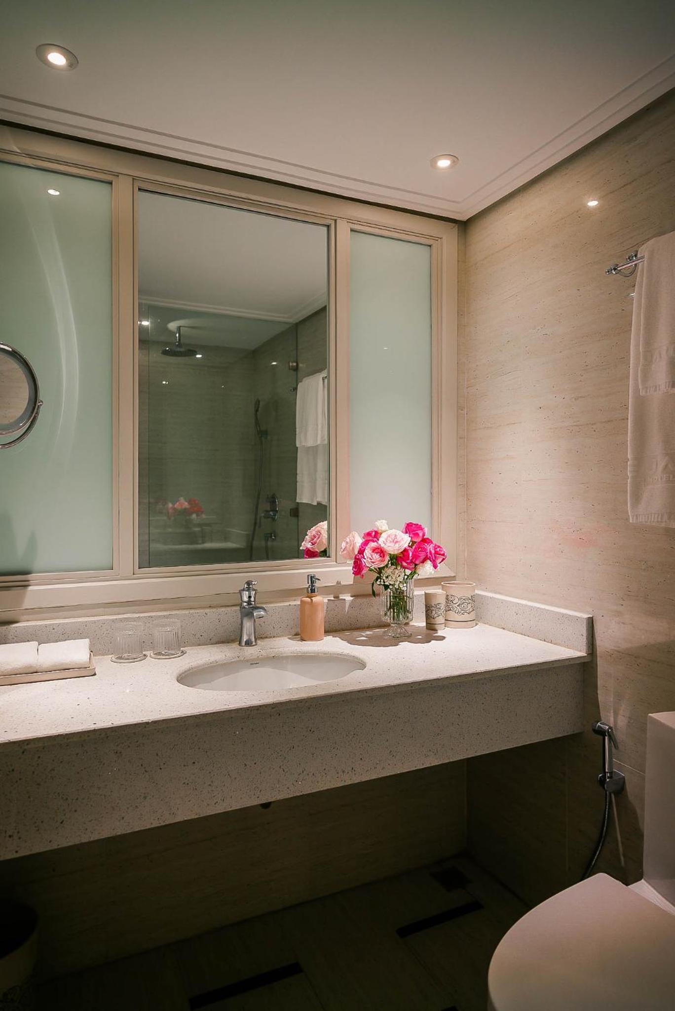 Chic Wing Double Room thumbnail 5
