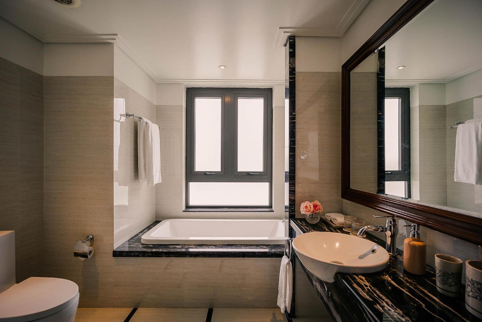 Premier Double Room thumbnail 5