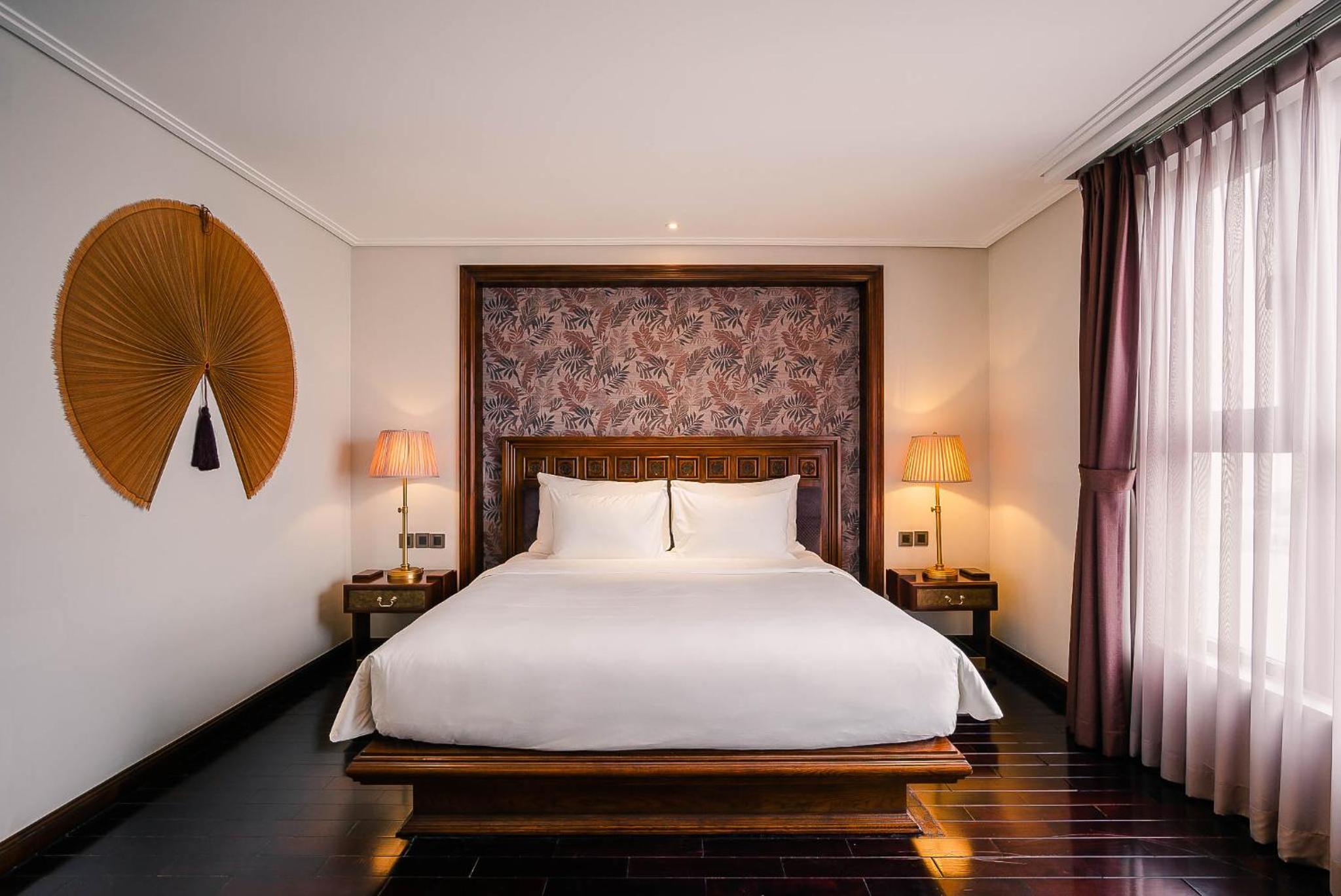 Premier Double Room thumbnail 6