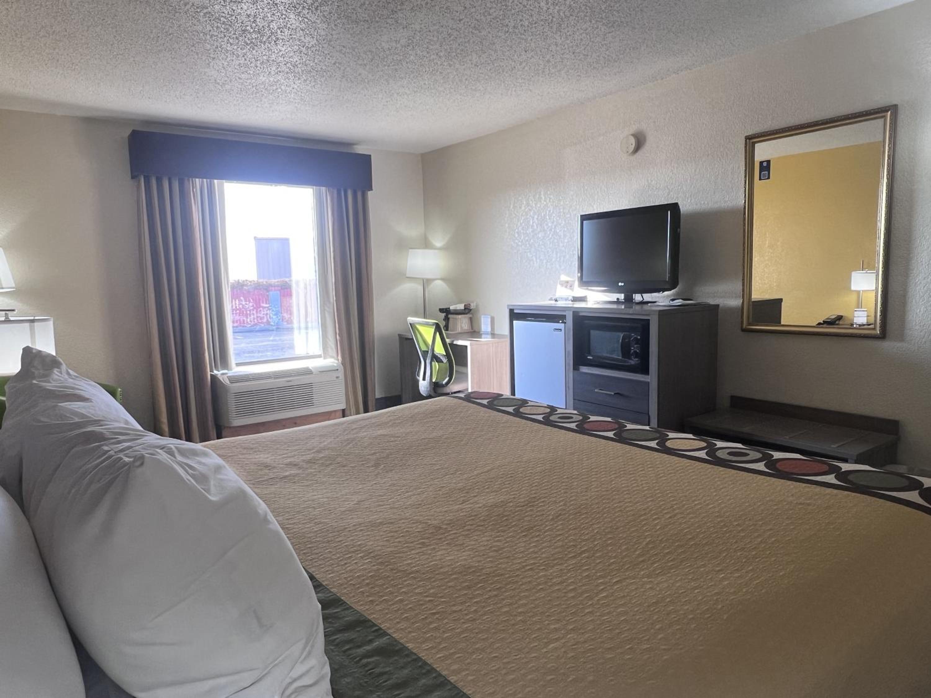 King Room - Non-Smoking - Photo 5