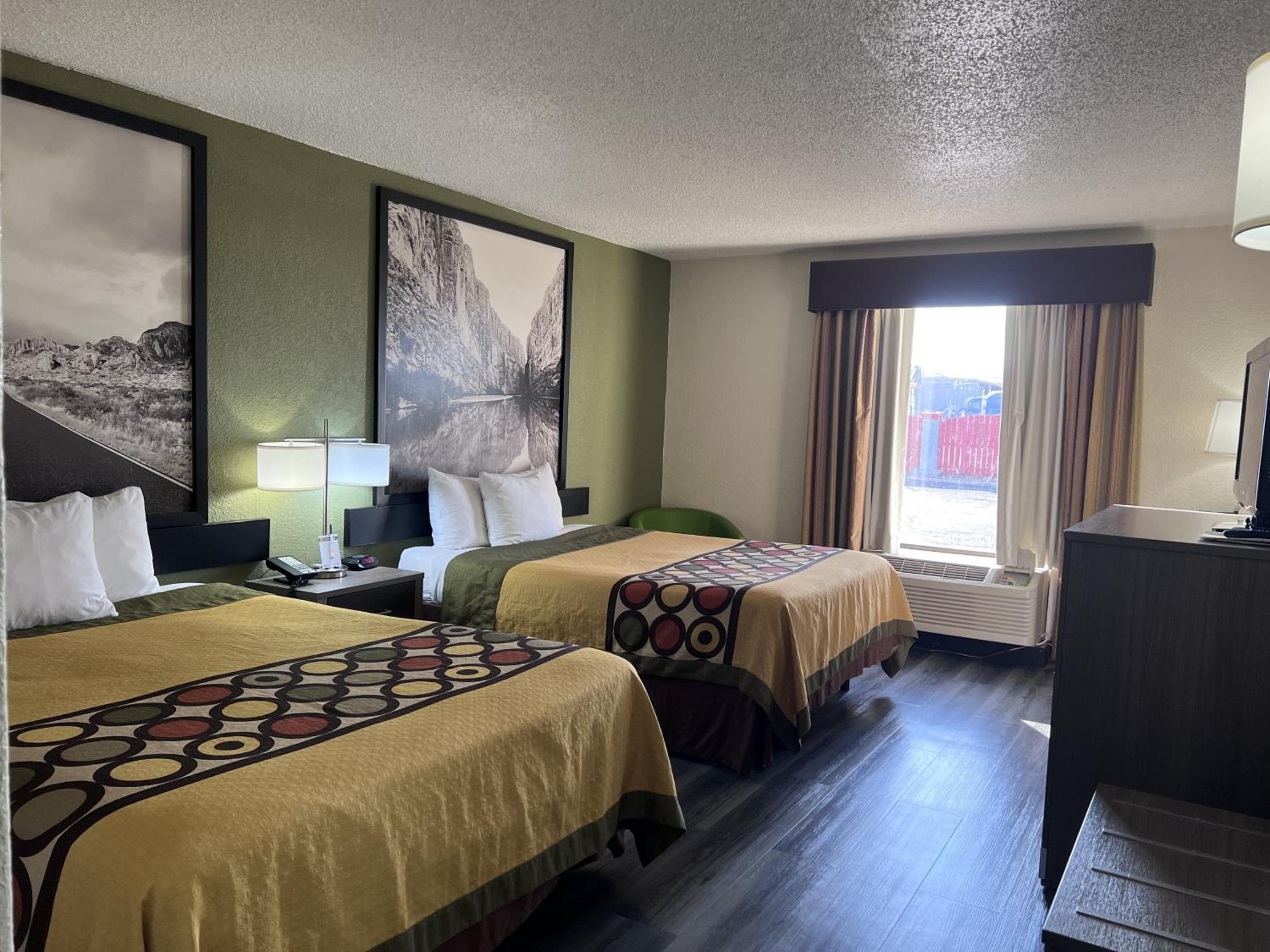 Queen Room with Two Queen Beds - Non-Smoking - Photo 1