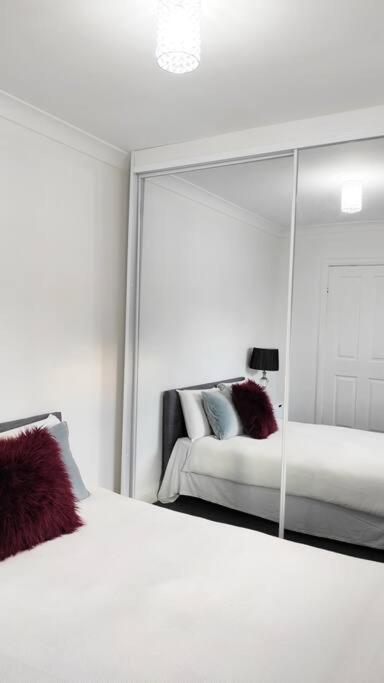 Three-Bedroom House photo 2