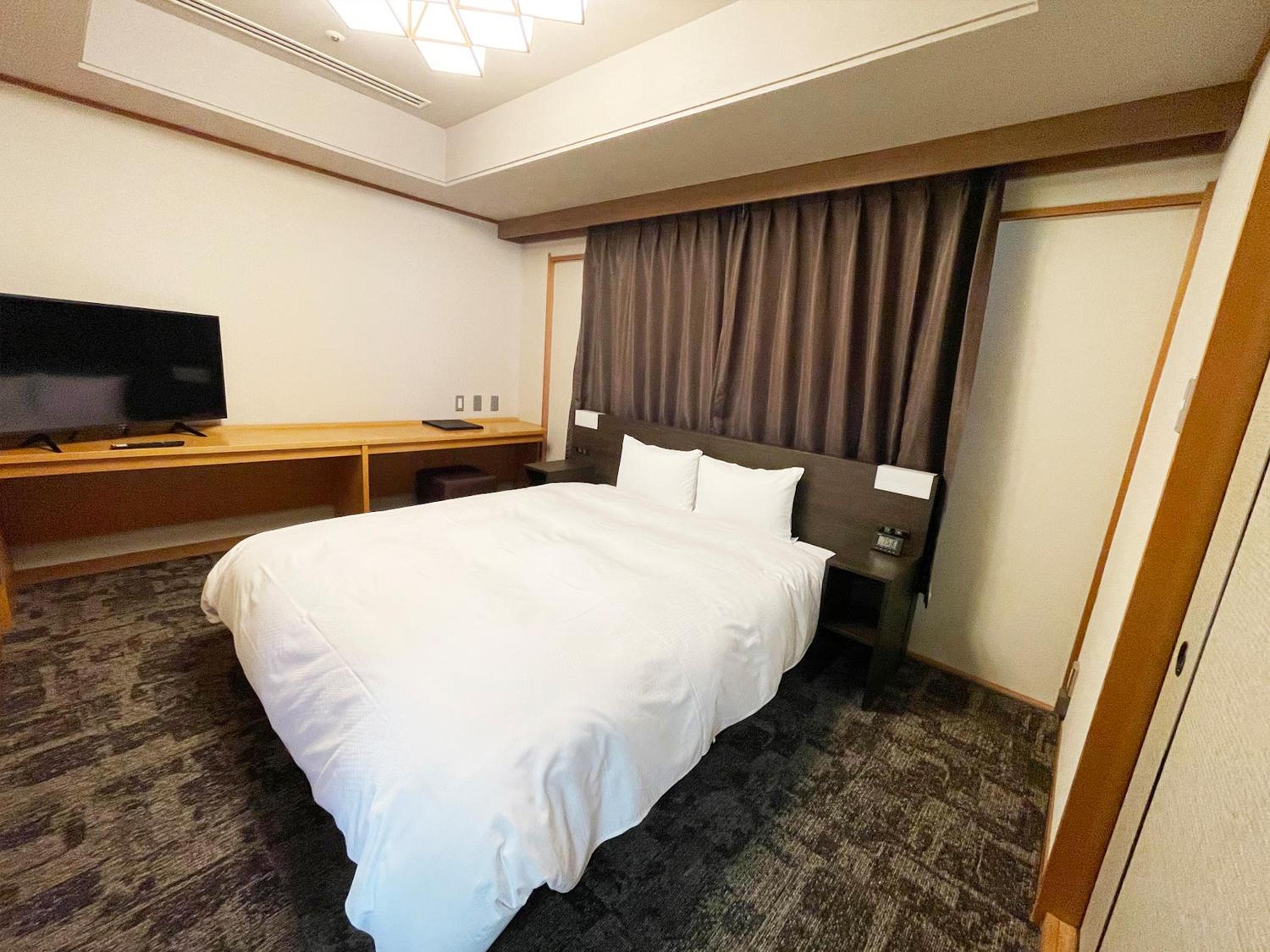 Deluxe Japanese Style room with 1 Double Bed and 4 Futons