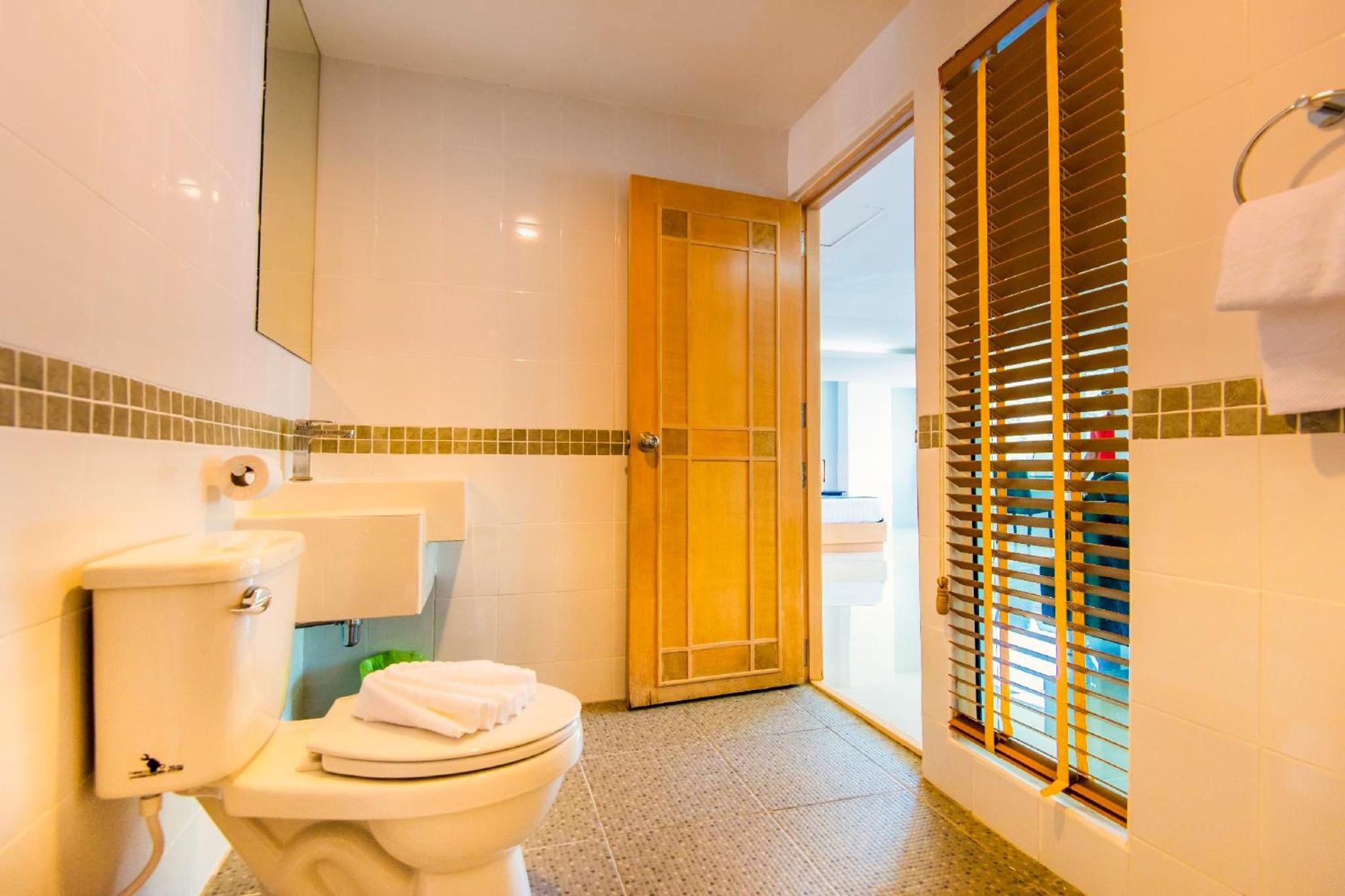 Deluxe King Room - Photo 3