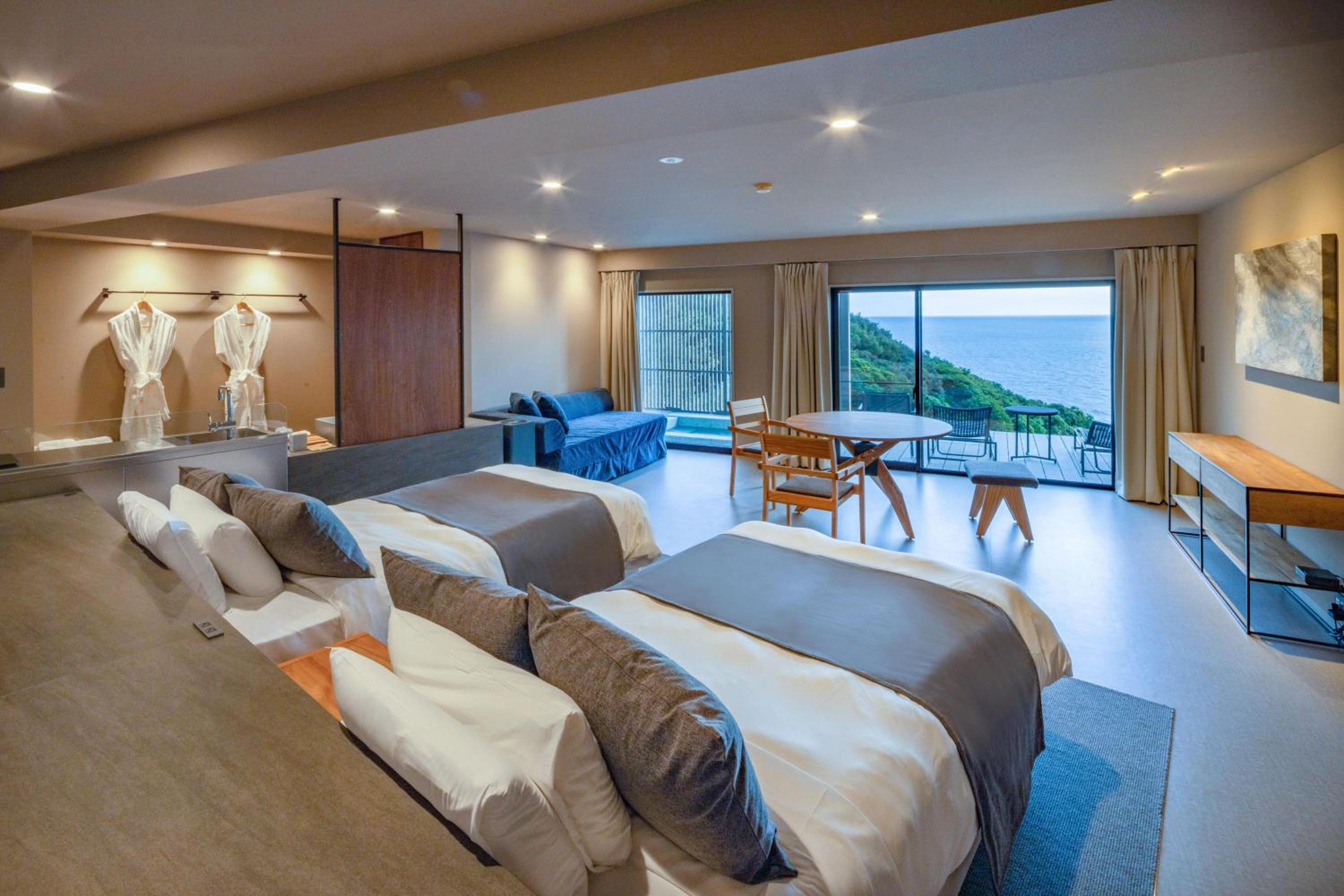 Deluxe Suite with Sea View