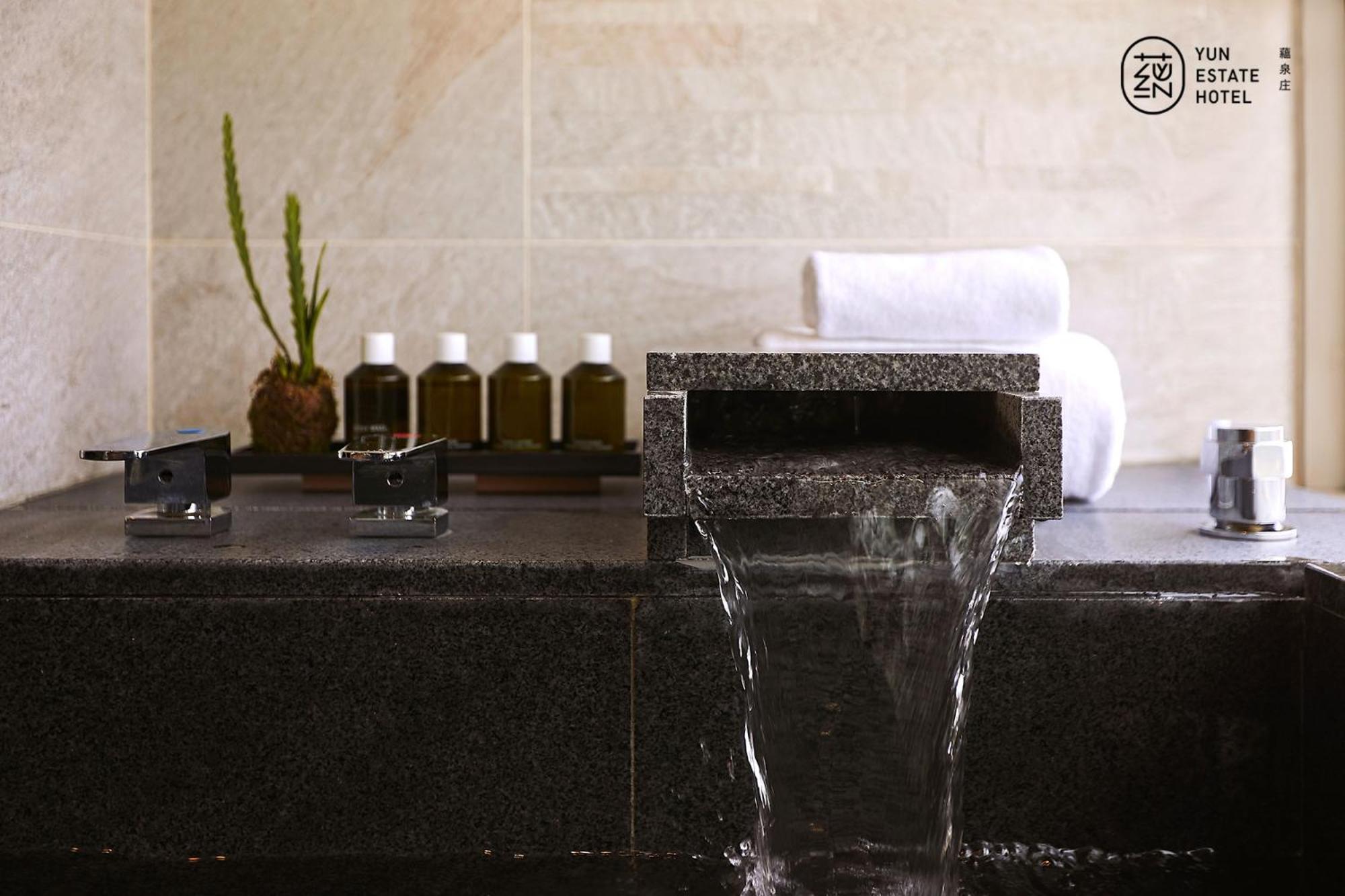 Superior Suite with Balcony and Hot Spring photo 1