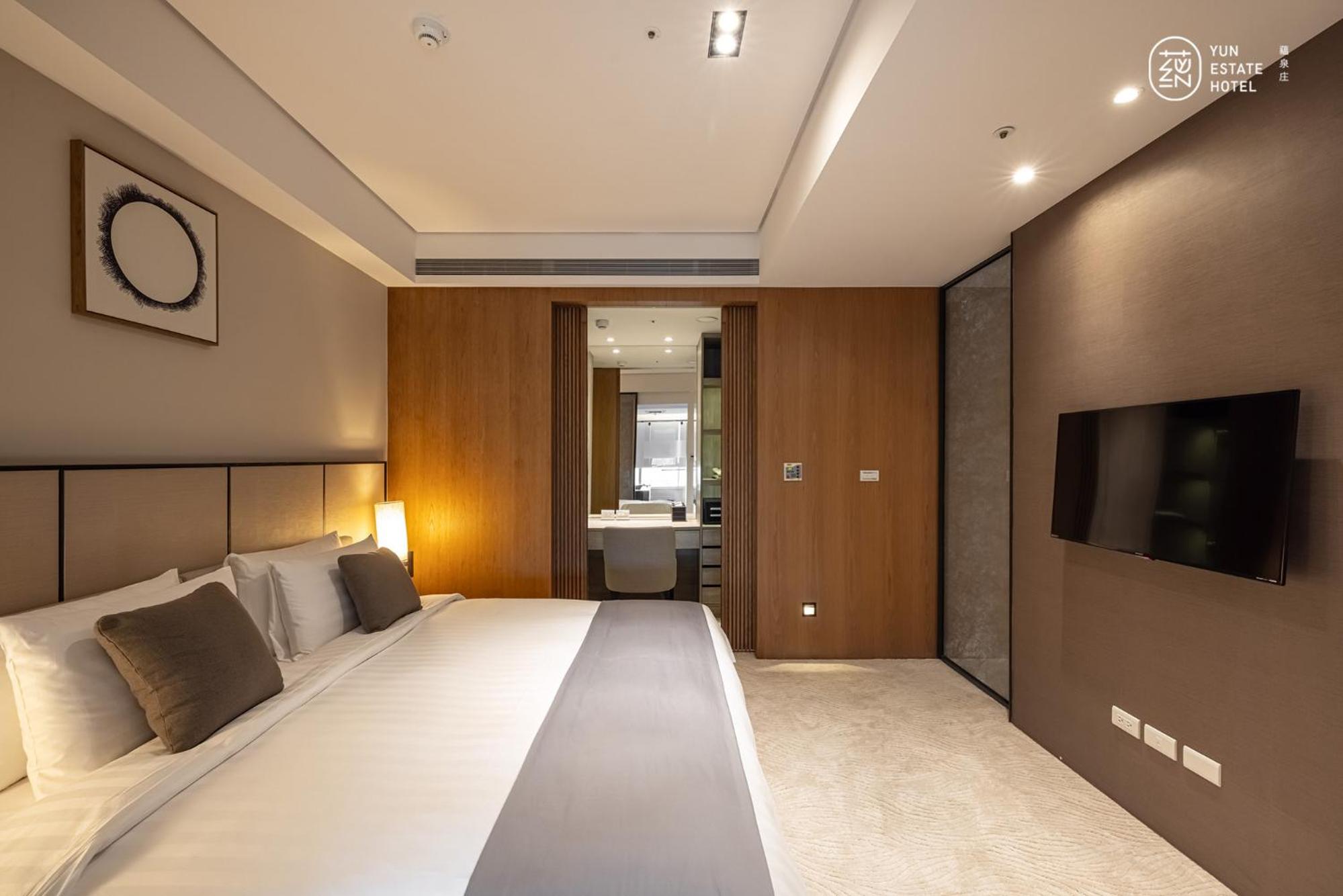 Superior Suite with Balcony and Hot Spring