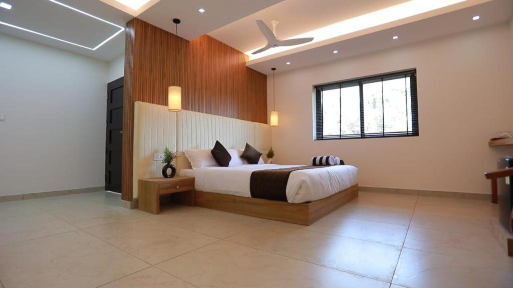 Family Room - Photo 10