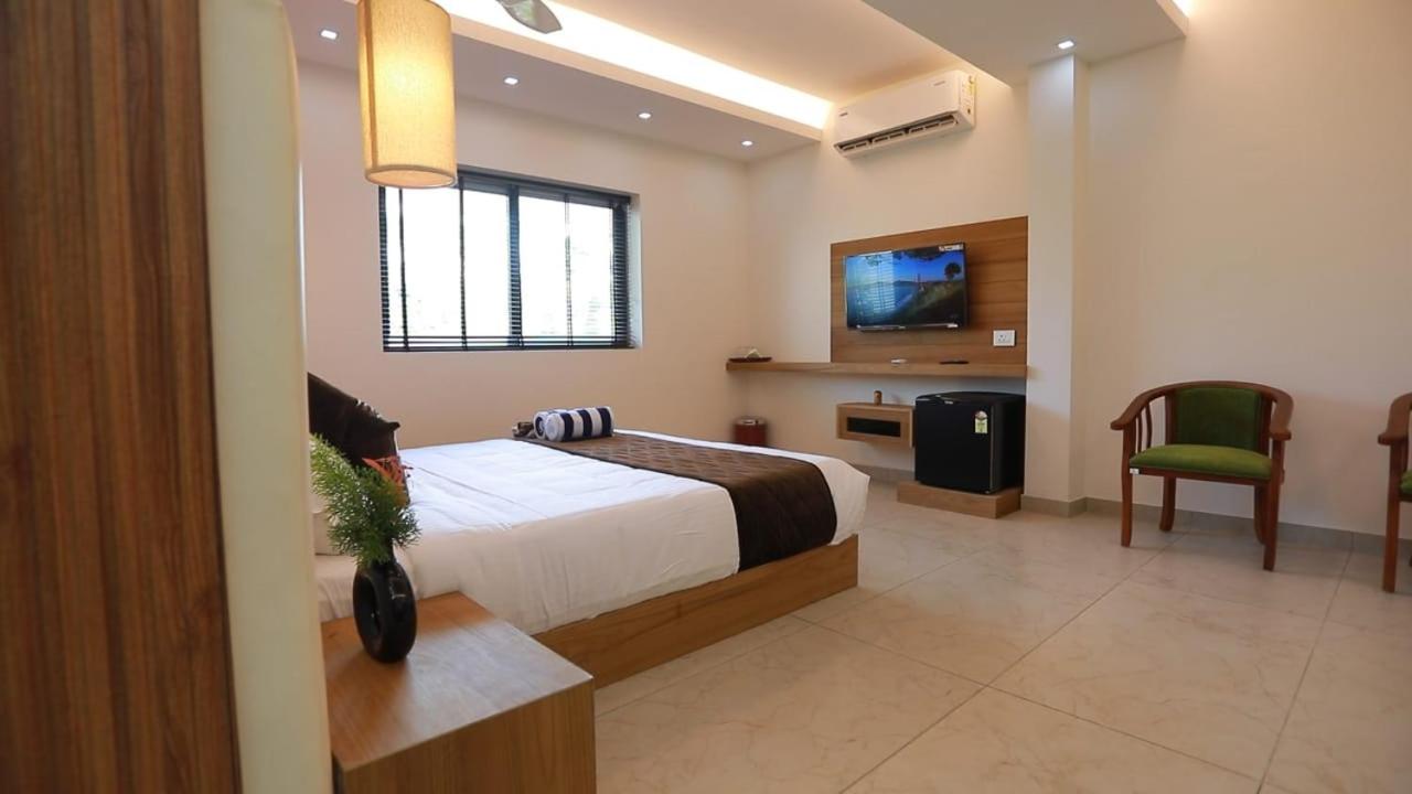 Family Room - Photo 8