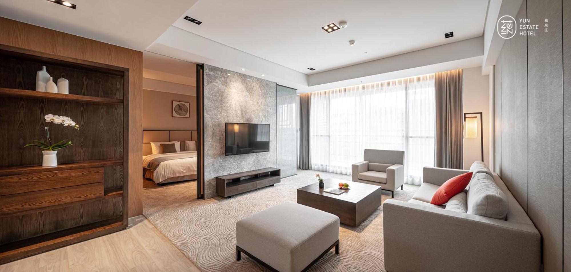 Deluxe Suite with Balcony and Hot Spring photo 3