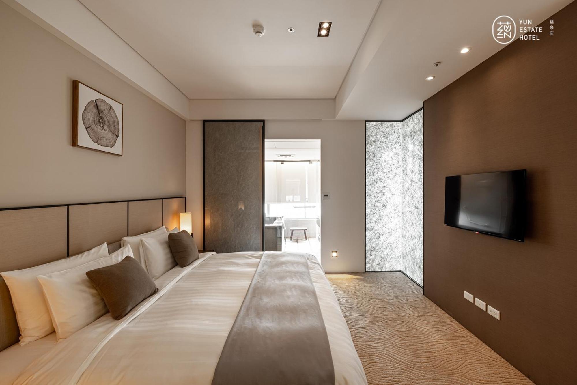 Deluxe Double with Balcony and Hot Spring
