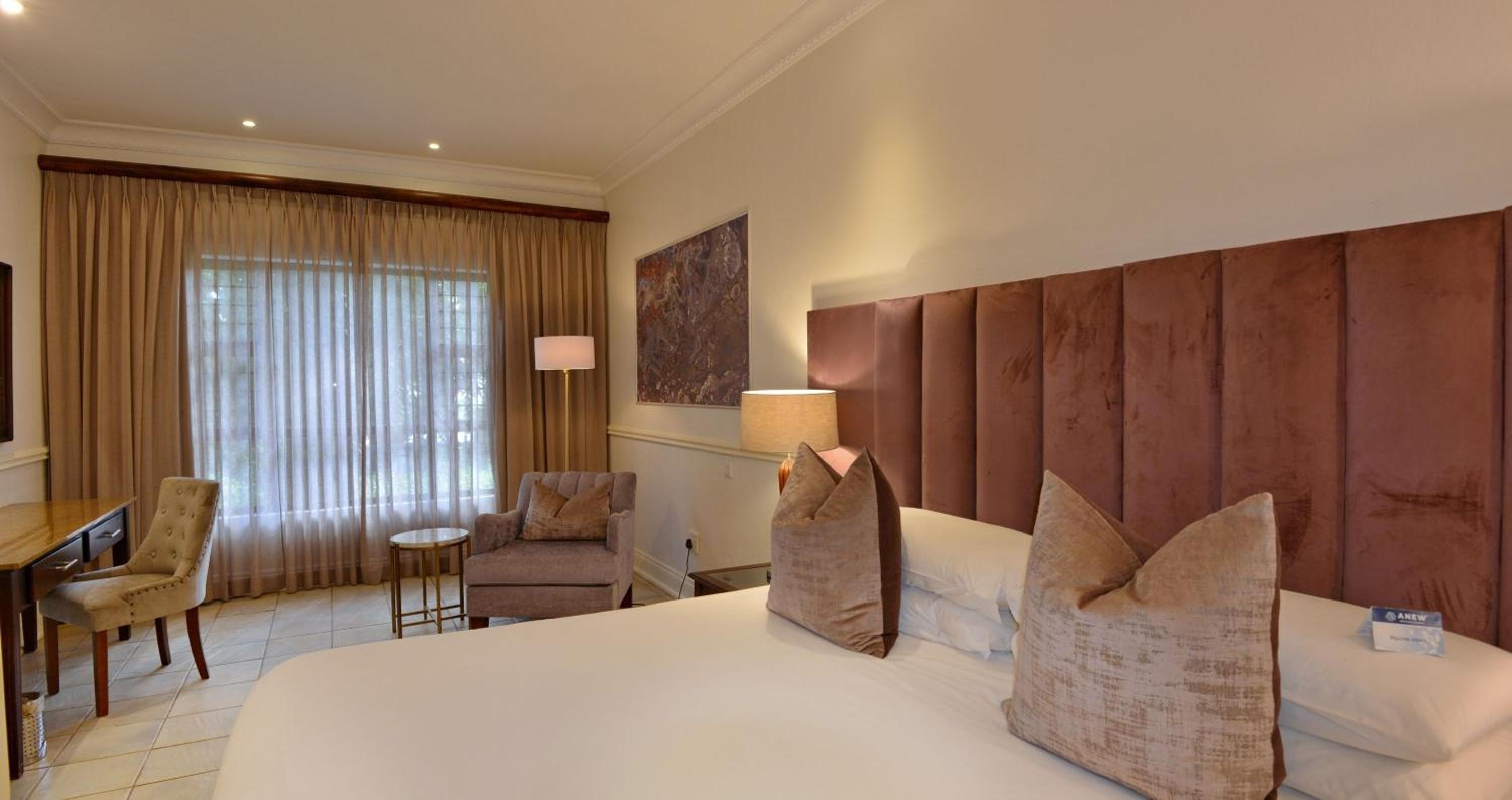 Executive Suite - Photo 4