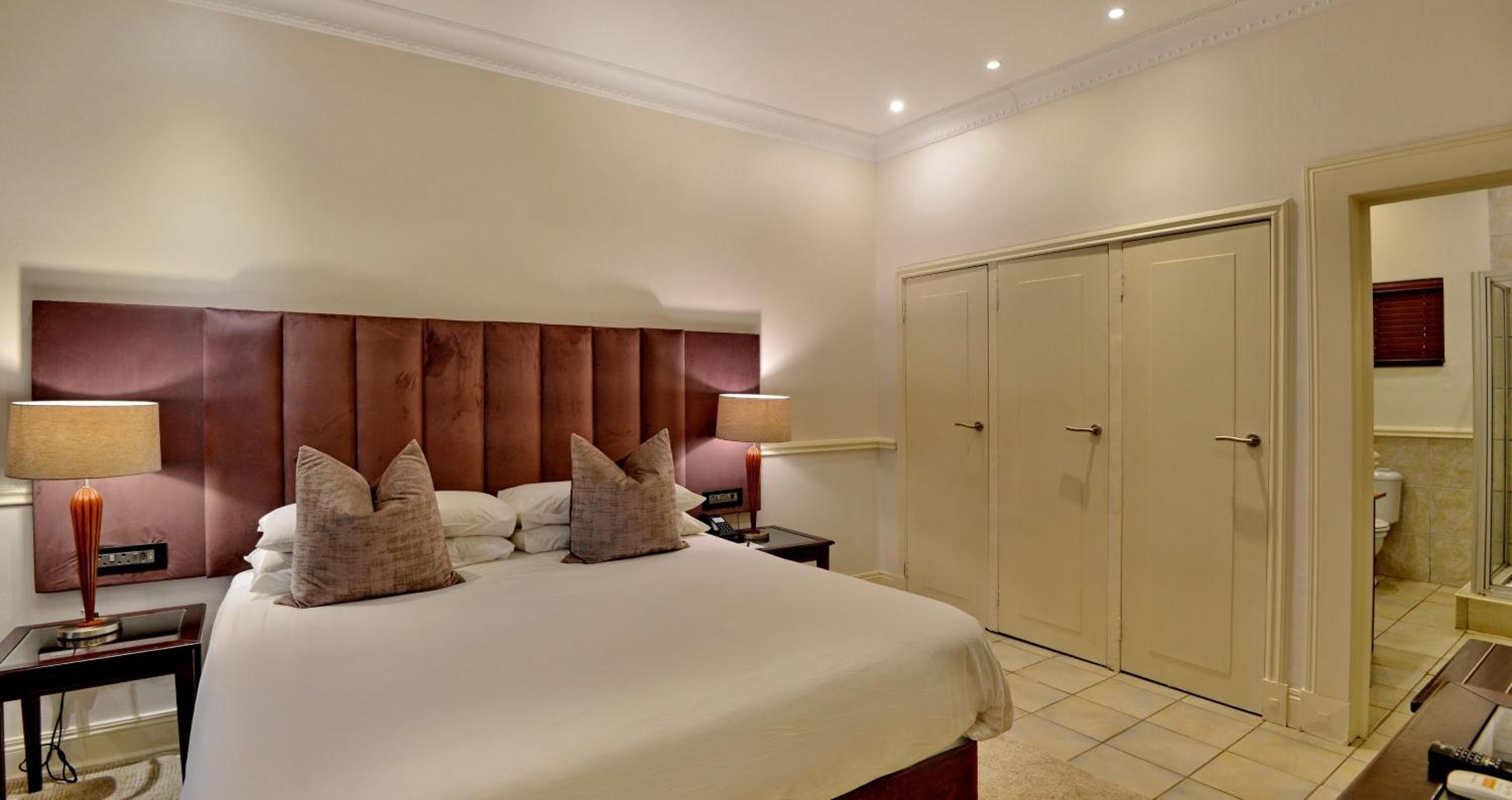 Executive Suite - Photo 6