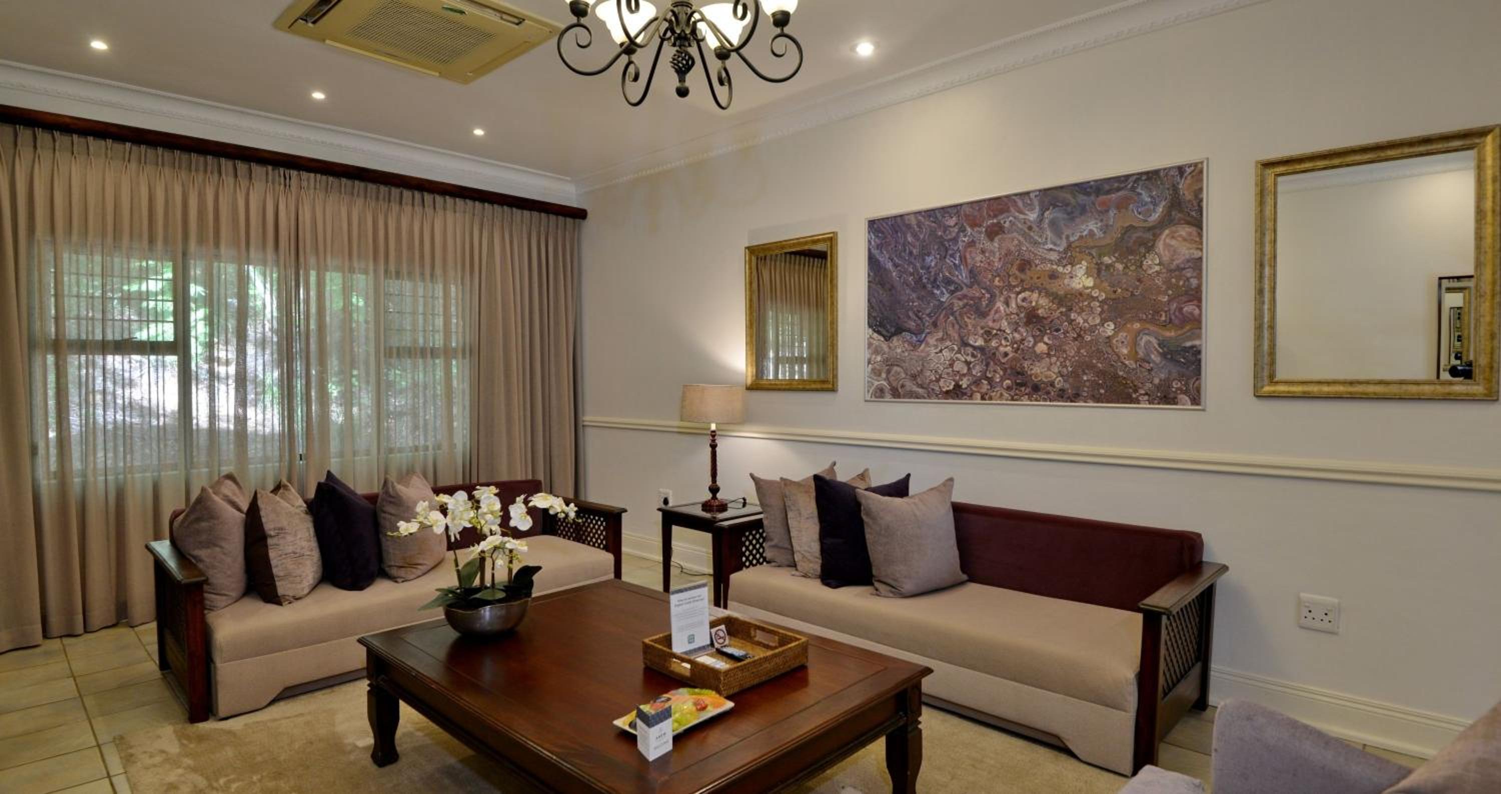 Executive Suite - Photo 7