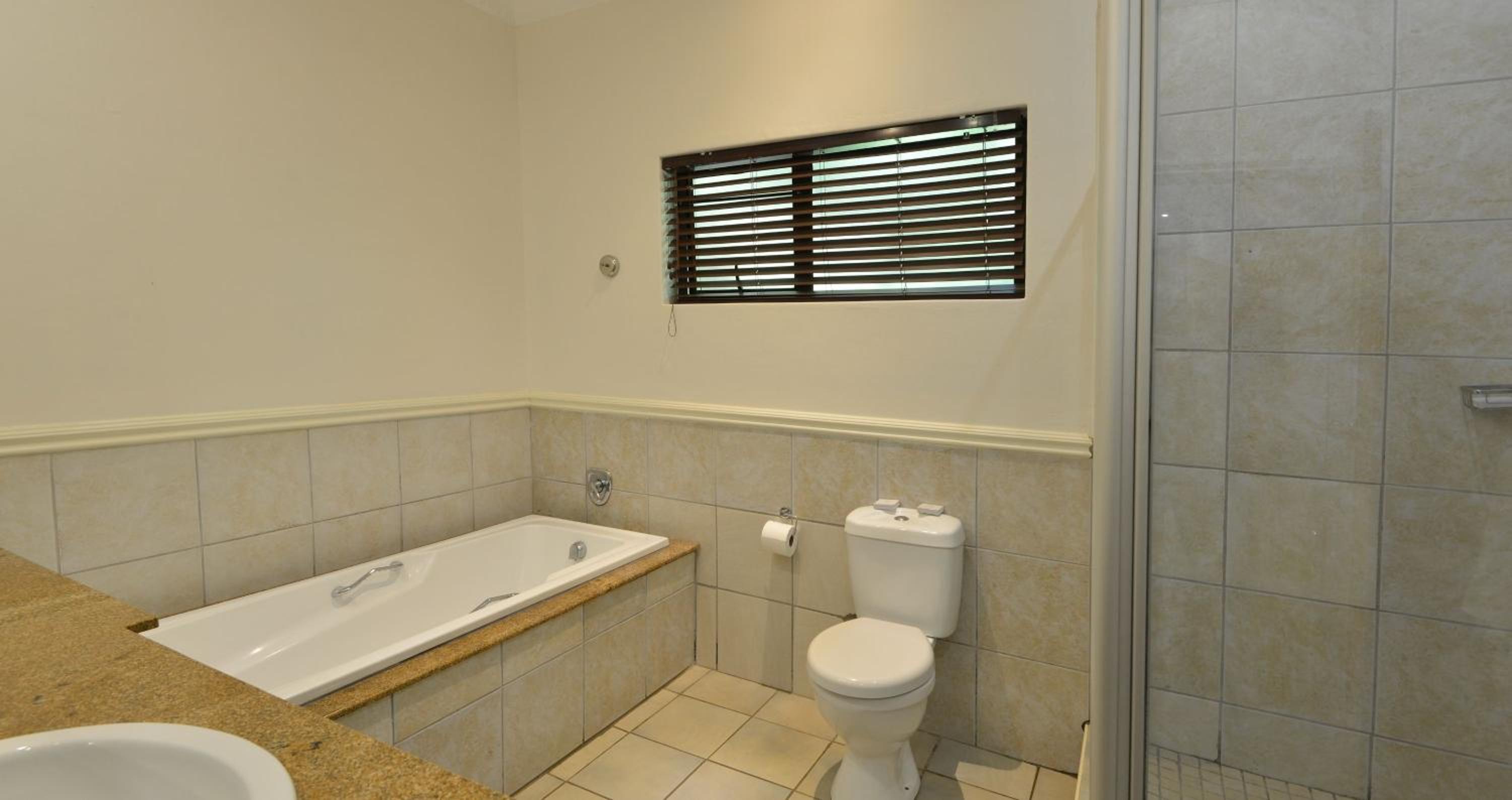 Executive Suite - Photo 8
