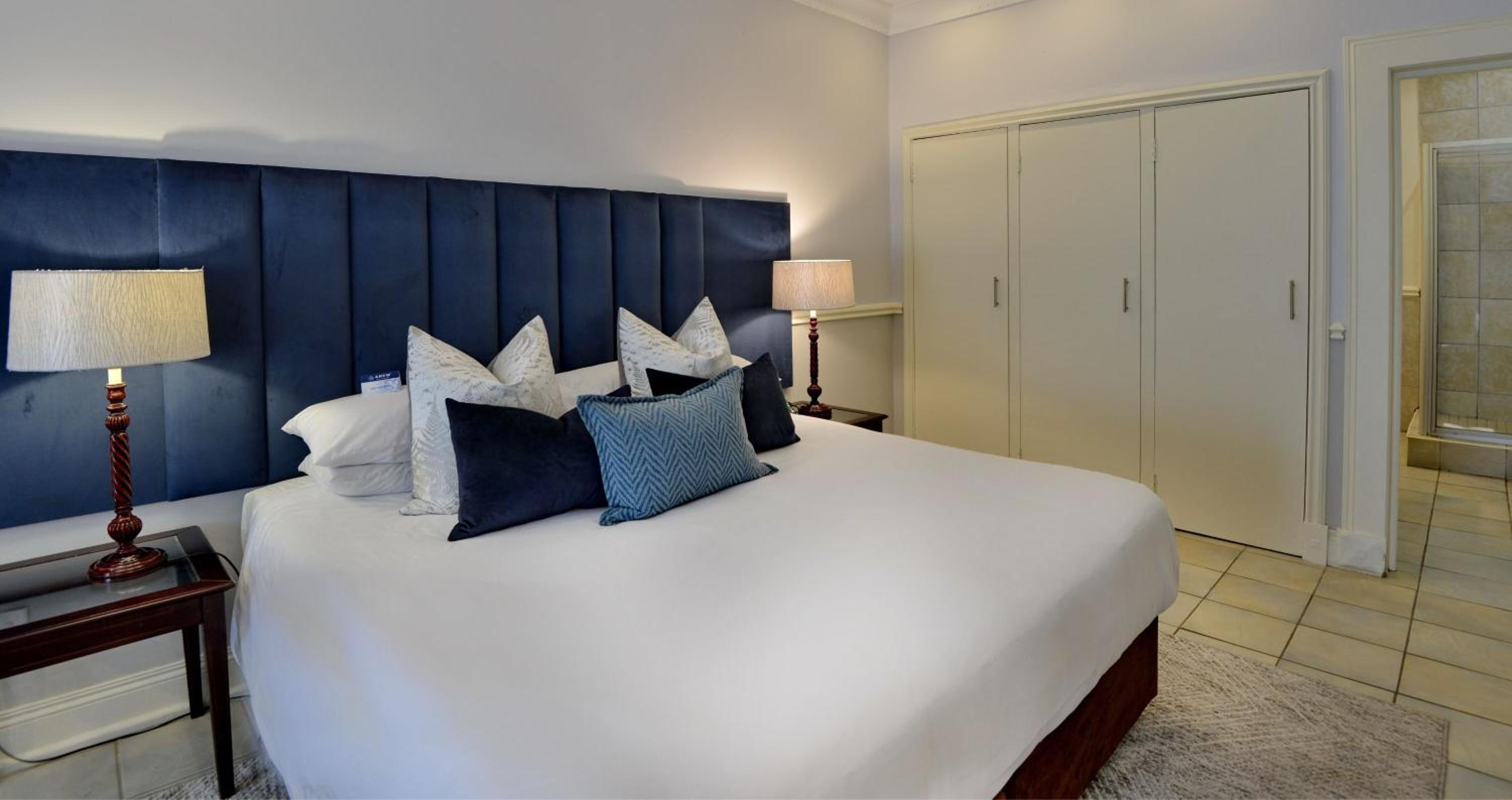 Executive Suite - Photo 10