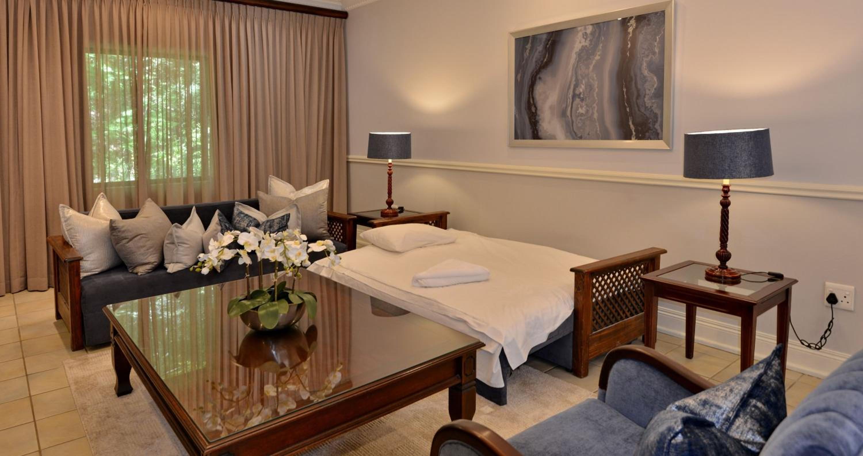 Executive Suite - Photo 12