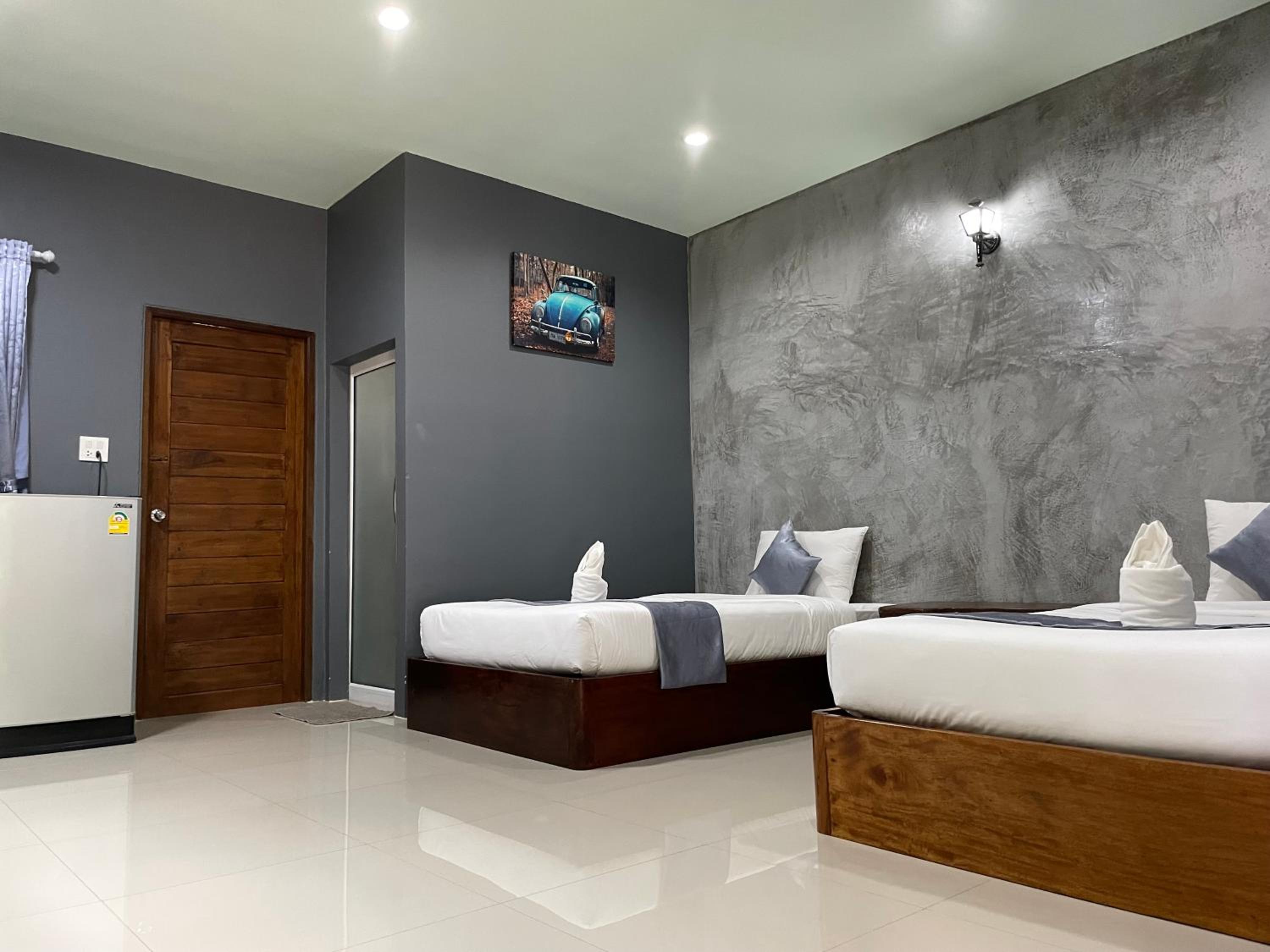 Twin Room - Photo 9