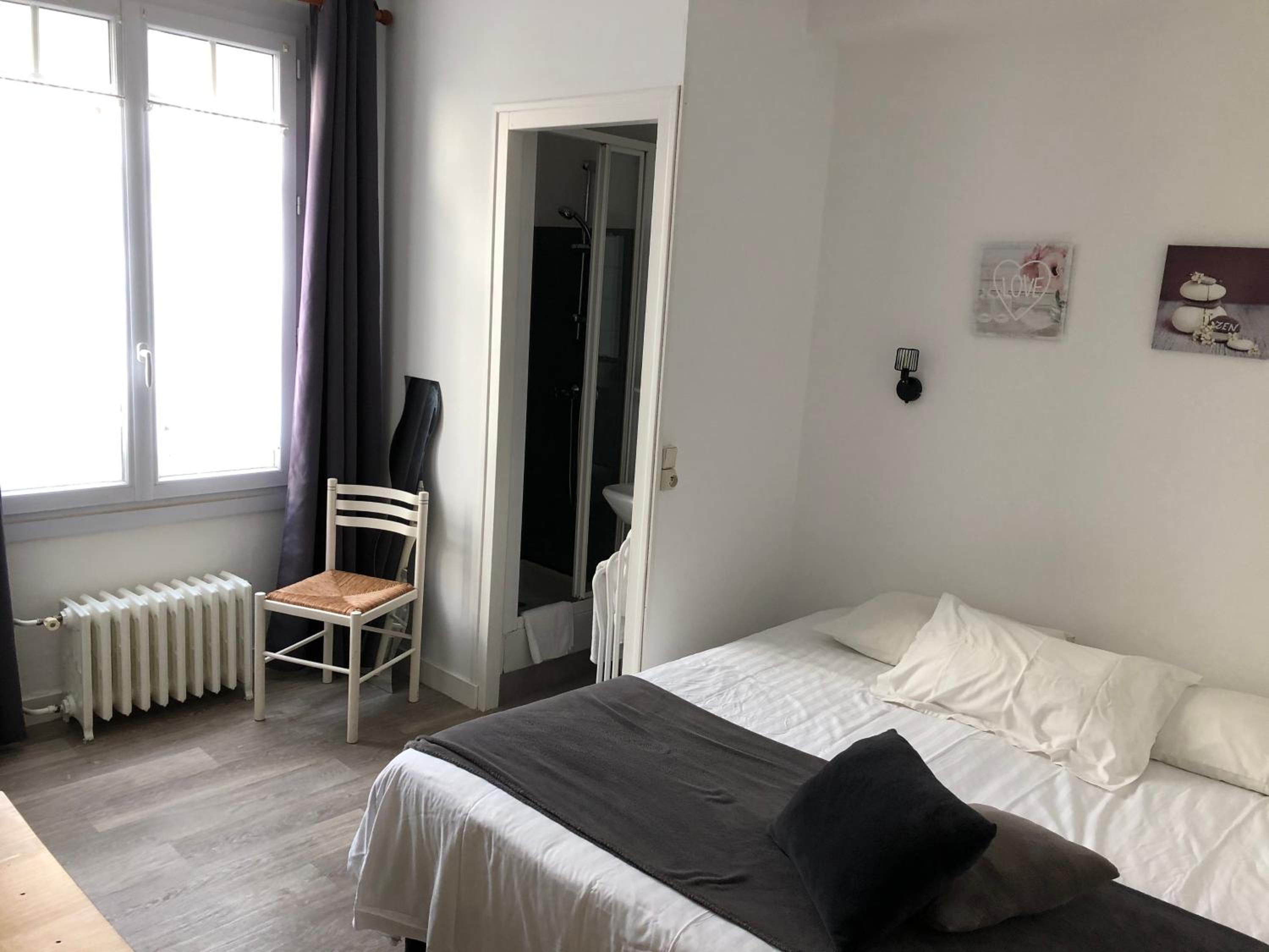 Standard Queen Room photo 3