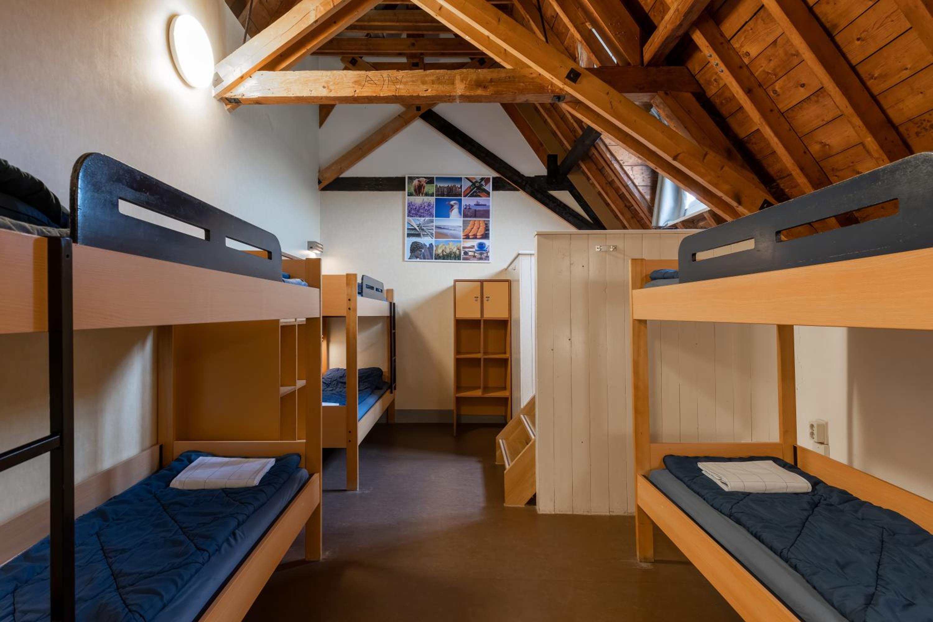 6 Person Room with Private Bathroom photo 1