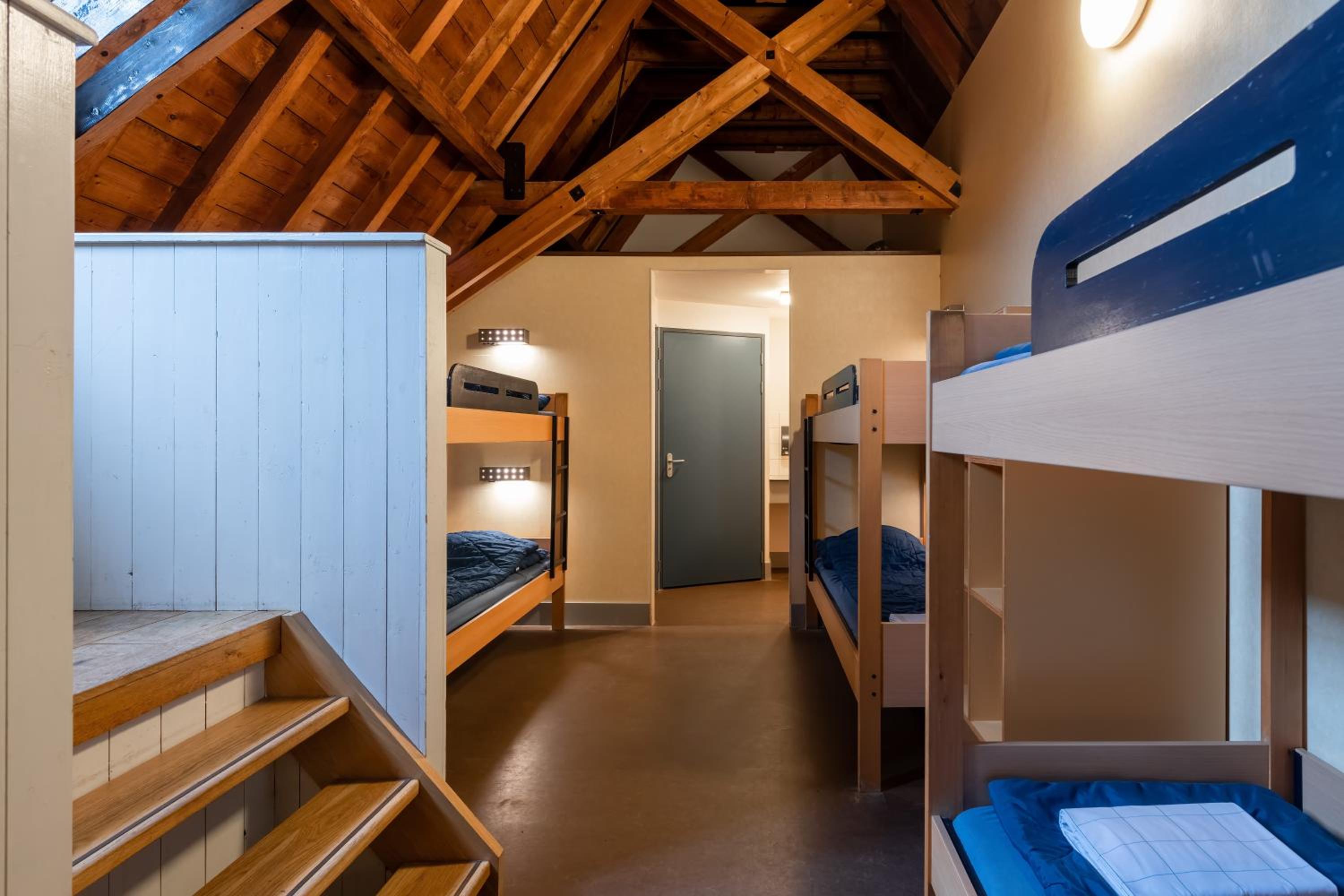6 Person Room with Private Bathroom photo 3