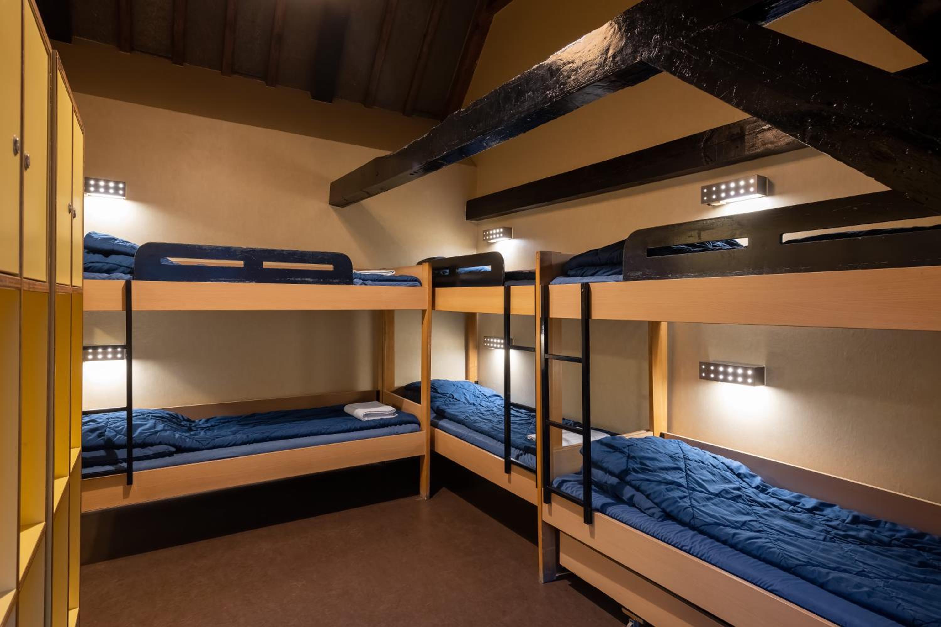 Bed in 8-Bed Mixed Room photo 2